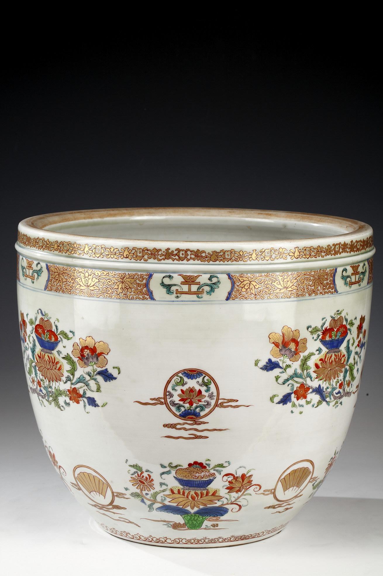 Late 19th Century Planter and Decorative Dish Attributed to Samson & Cie, France, Circa 1880 For Sale