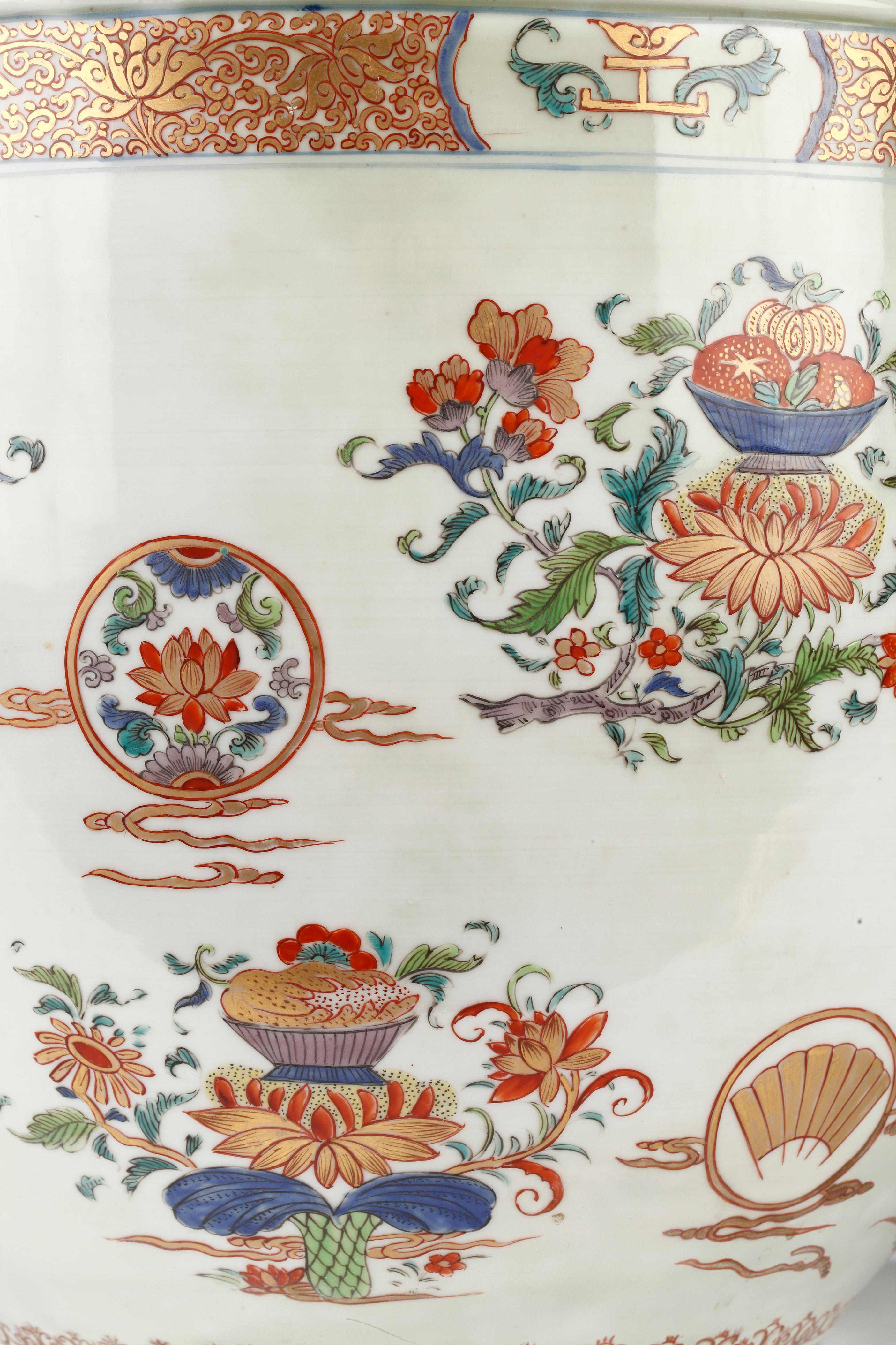Planter and Decorative Dish Attributed to Samson & Cie, France, Circa 1880 en venta 6
