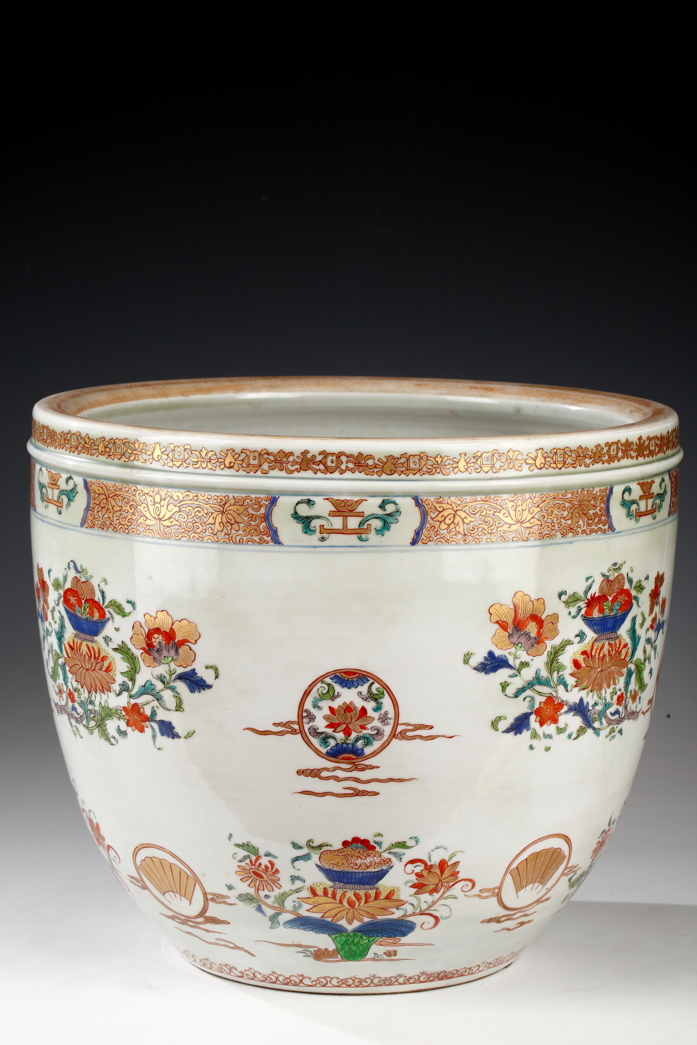 Planter and Decorative Dish Attributed to Samson & Cie, France, Circa 1880 en venta 1