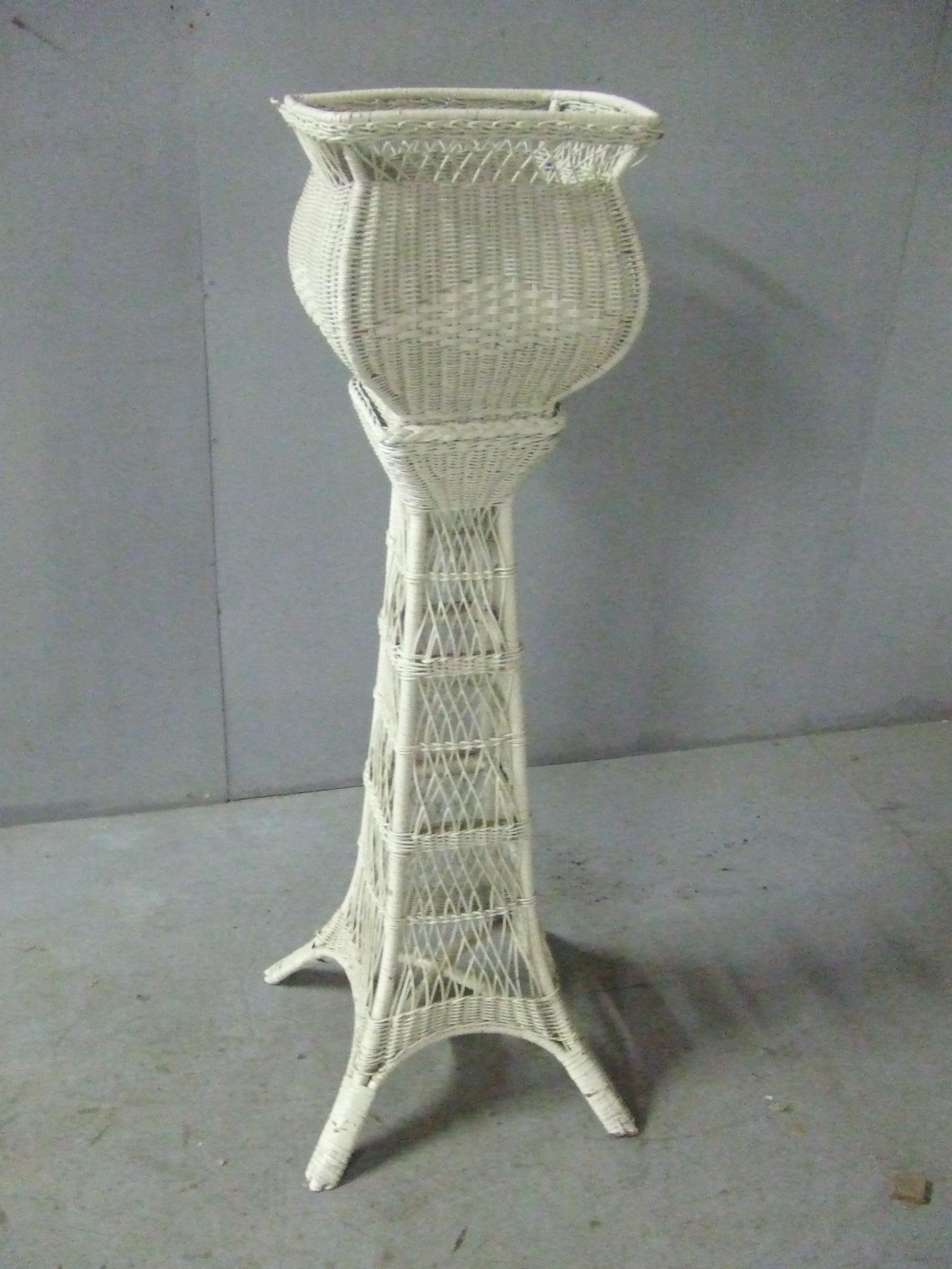 Planter and Its Rattan Column, circa 1930, Good Condition In Good Condition In Mouscron, WHT