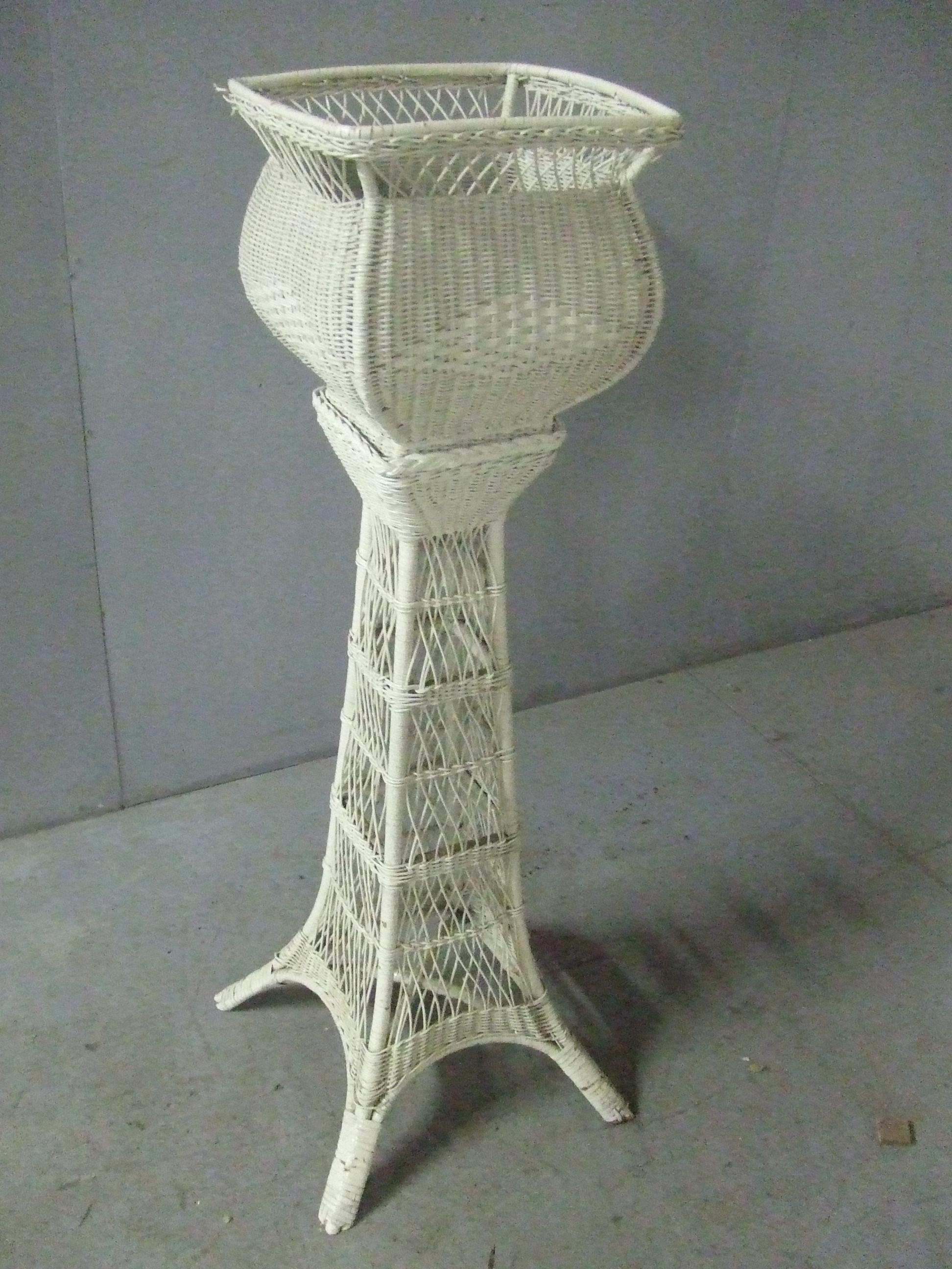 Mid-20th Century Planter and Its Rattan Column, circa 1930, Good Condition For Sale