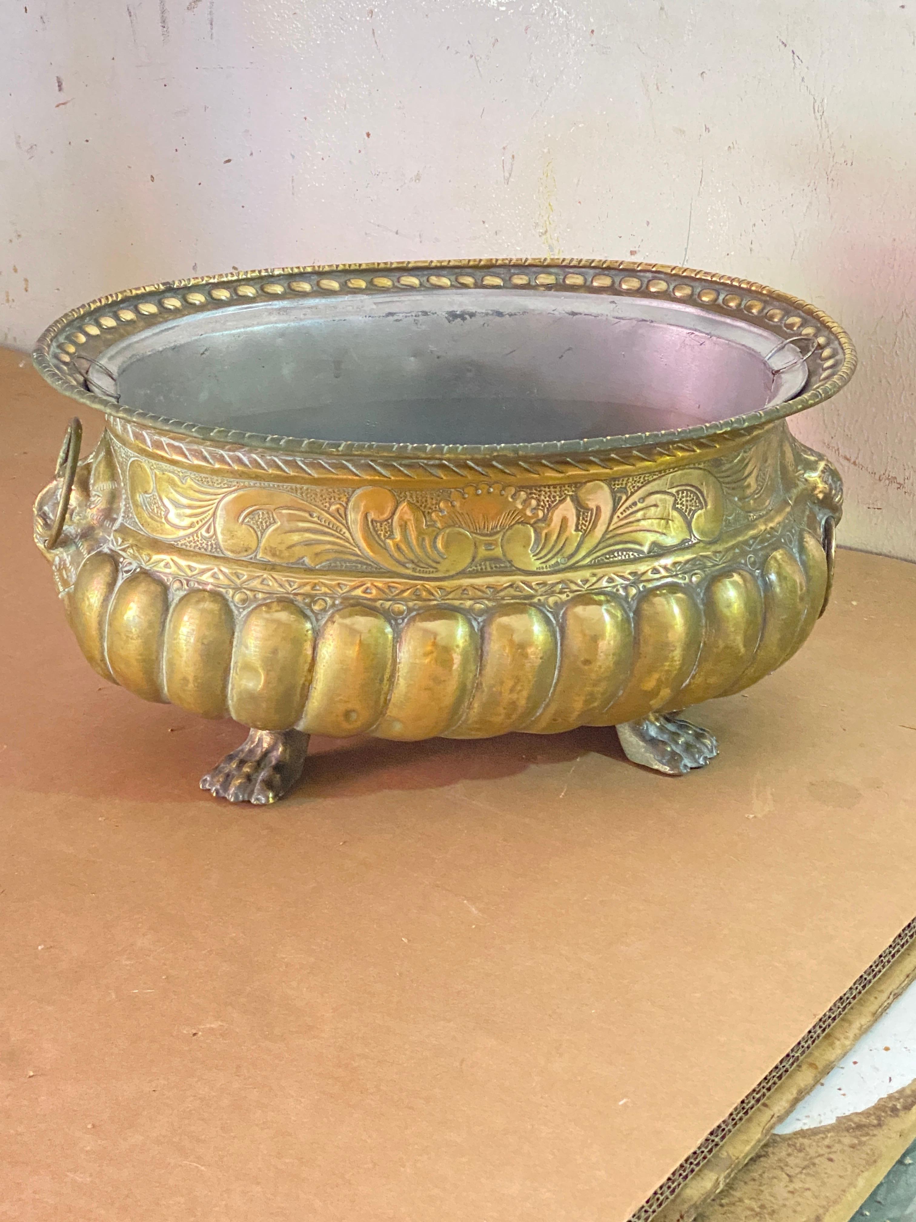Planter, Champagne Cooler, in Brass, 19th Century, France, Carved Lion Pattern 4