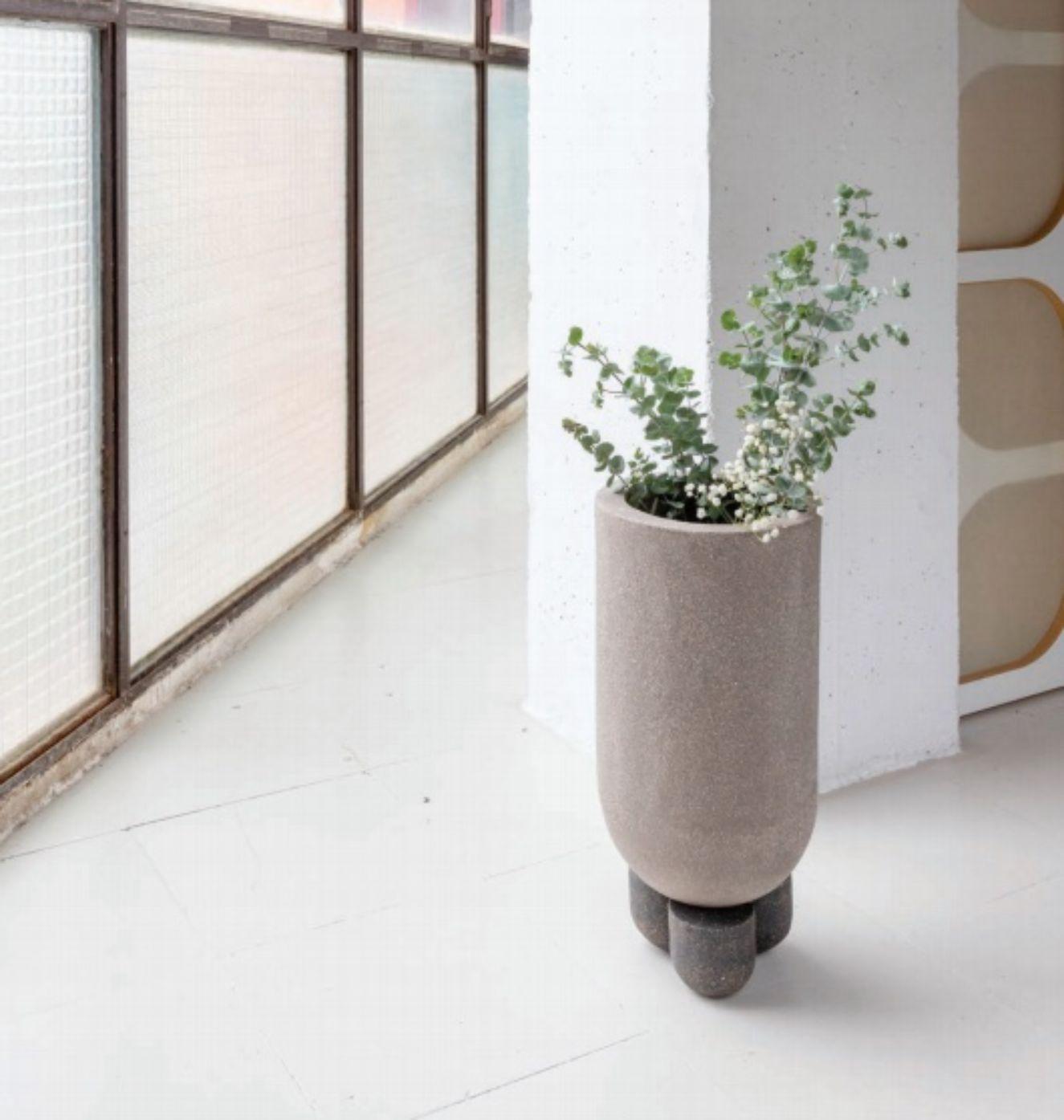 Planter clay vase by Lisa Allegra
Dimensions: ø 20 x 46 cm
Materials: Clay


Born in 1986 in Paris, Lisa Allegra has earned in 2010 a degree in furniture design from the École Supérieure des Arts Décoratifs. She has worked for Tsé&Tsé Associées