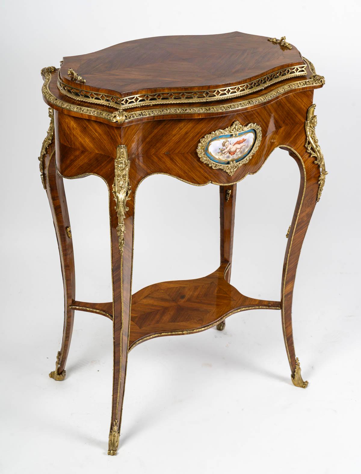 Doré Jardinière en marqueterie, 19e siècle, période Napoléon III. en vente