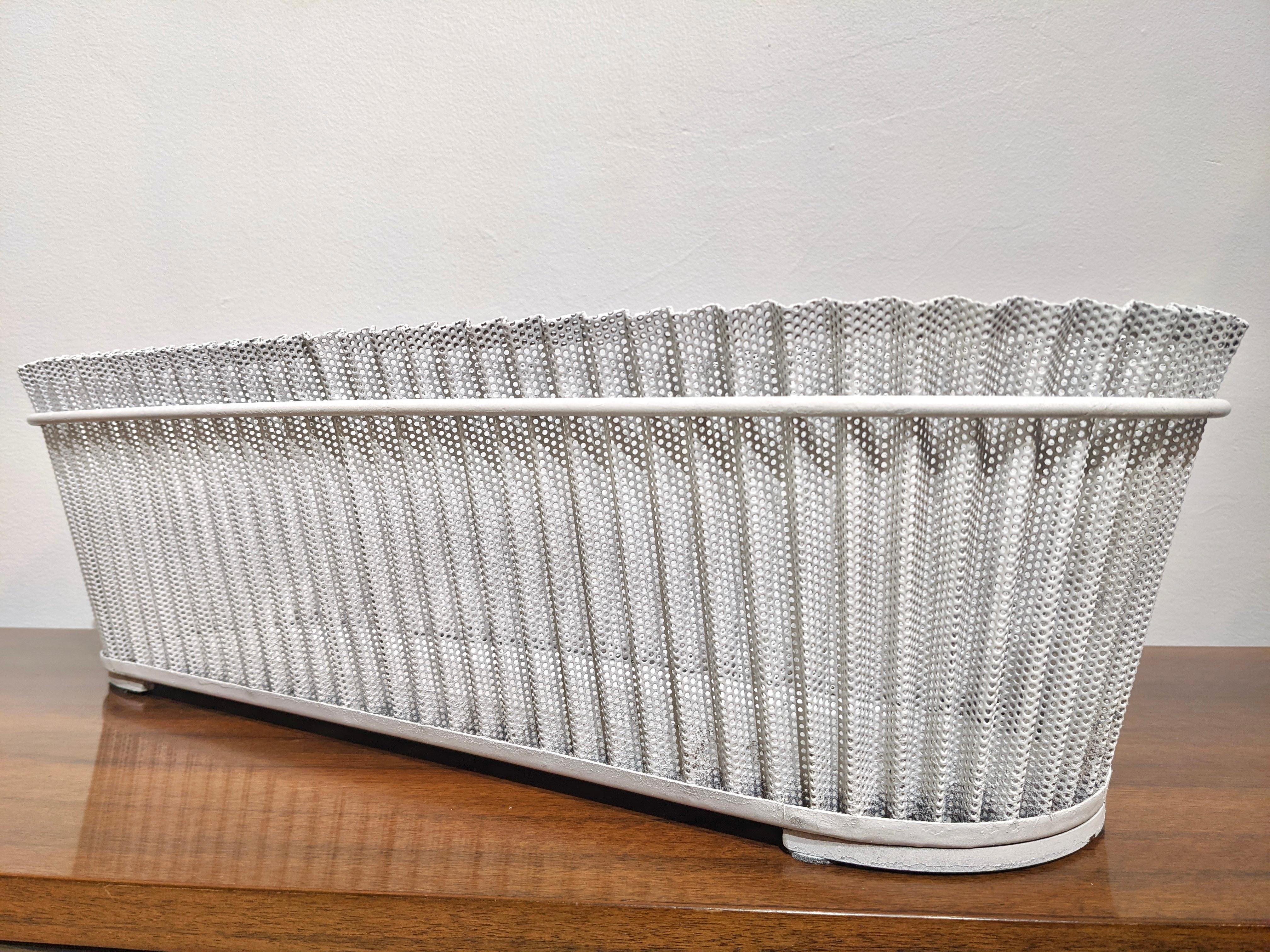 Planter in white perforated sheet metal by Mathieu Matégot. Circa 1960. Good condition.
The planter has been refurbished. 
Dimensions : H 19 cm x W 64 cm x D 24 cm.