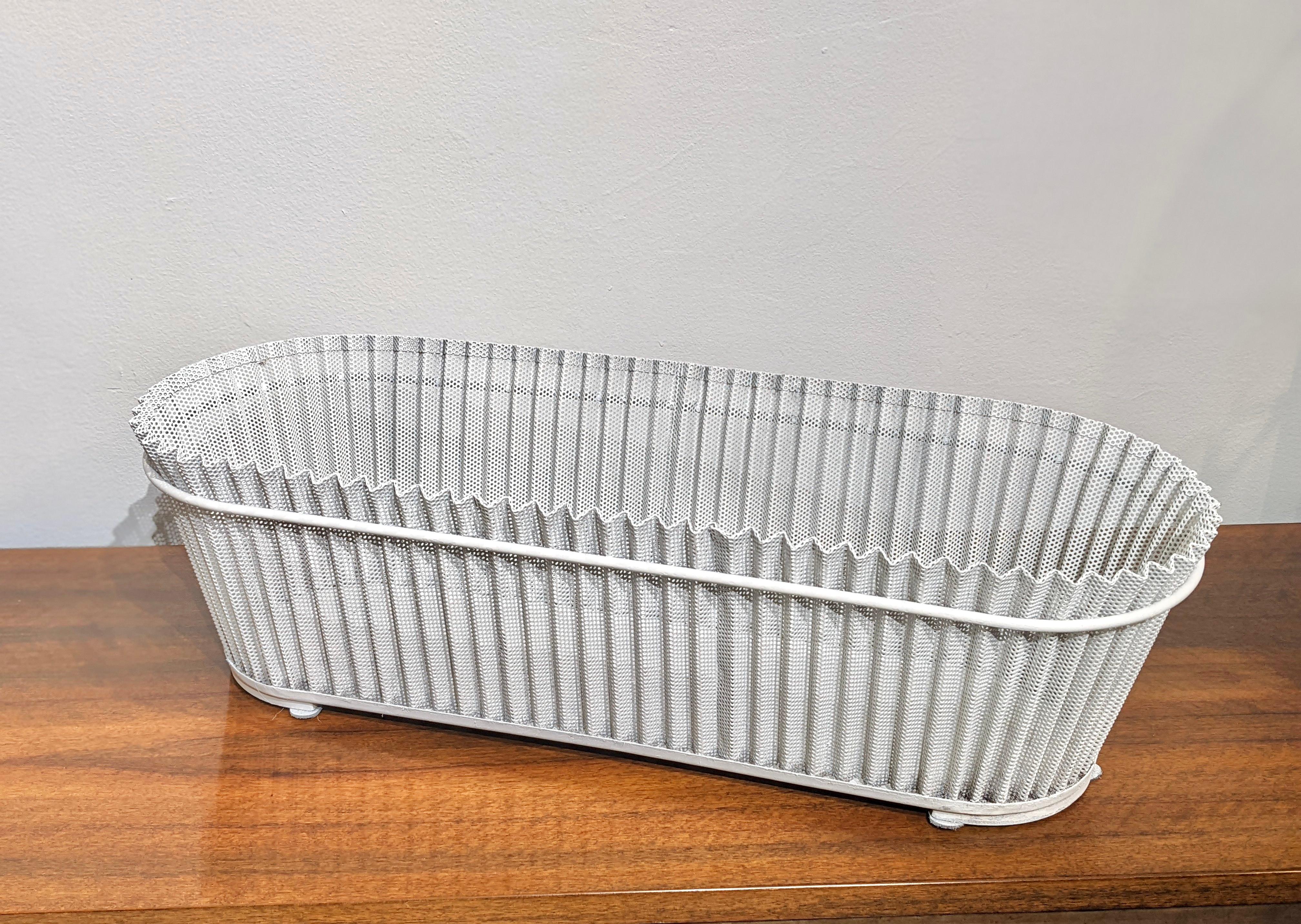 Planter in White Perforated Sheet Metal by Mathieu Matégot In Good Condition For Sale In lyon, FR