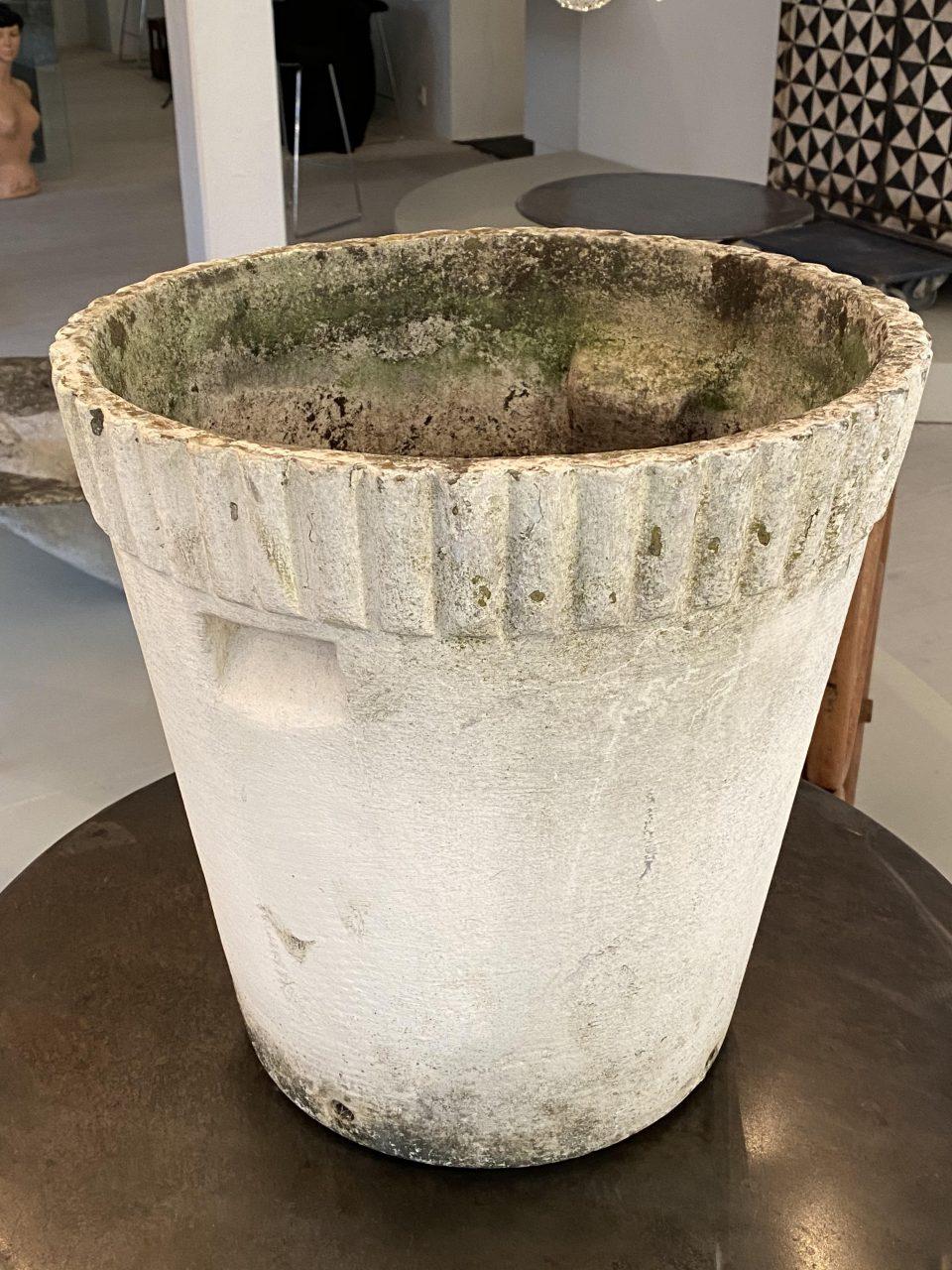 Beautiful vintage garden planter / jardinière designed by Swiss Willy Guhl. The design is a beautiful cylindrical shape, with a grooved brim and indentations as handles. Fantastic authentic patina from the wind and weather. Produced in fibre cement