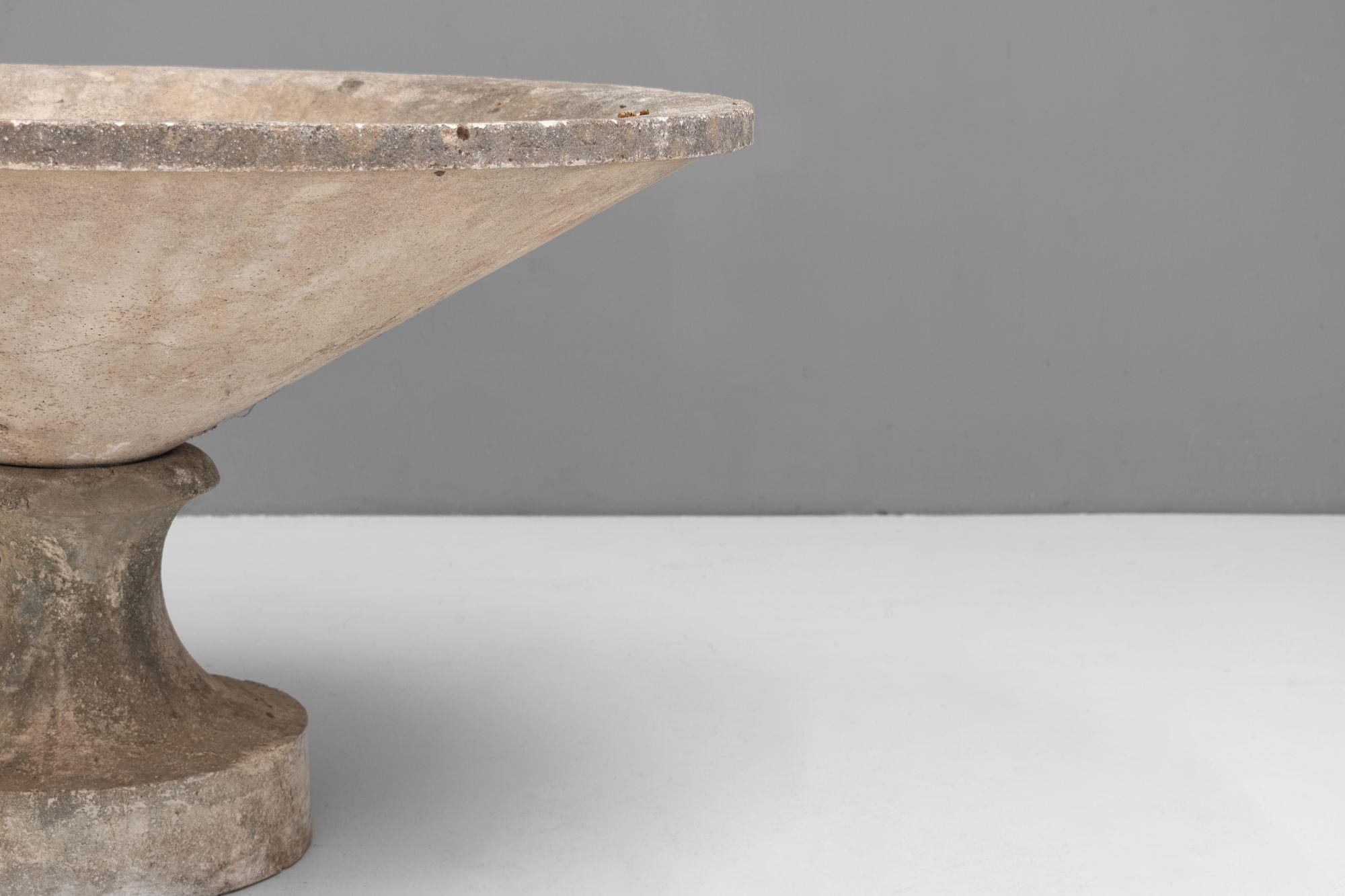 Calcestruzzo Planter on Stand in vendita