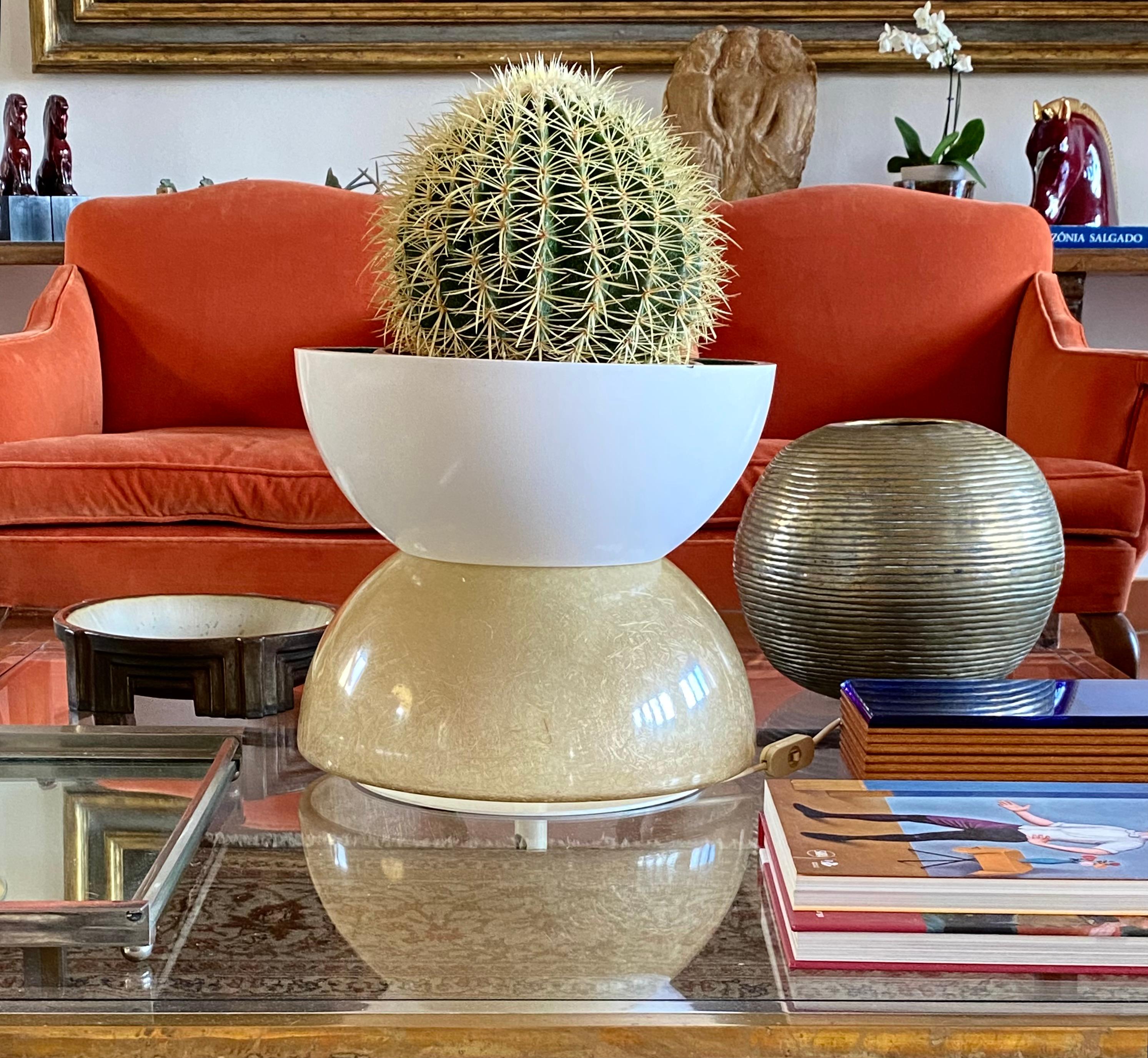 Planter / Pot fiberglass lamp, Luci Milano Italy, 1970s In Excellent Condition For Sale In Firenze, IT
