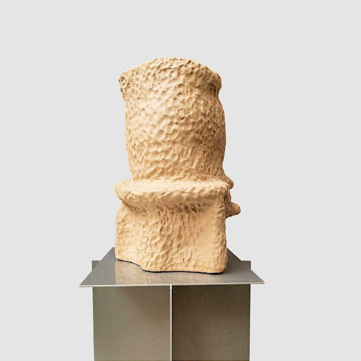 Sculpture de jardinière  par Rutger de Regt.

Informations complémentaires :
MATERIAL : Céramique, non émaillée