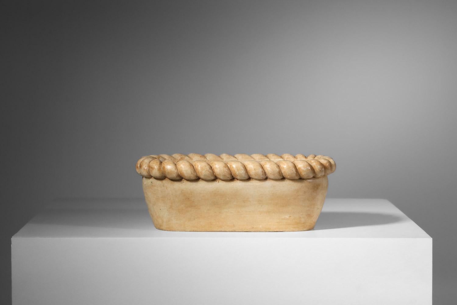 Planter-shaped bowl in beige marble with twisted crown For Sale 3