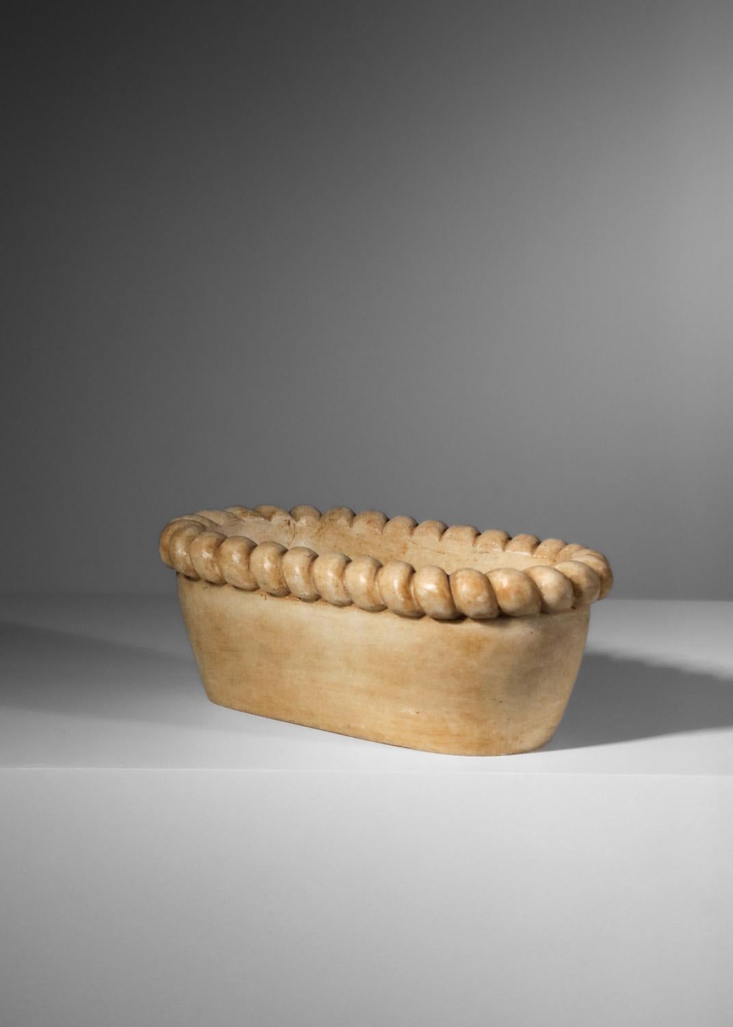Planter-shaped bowl in beige marble with twisted crown For Sale 4