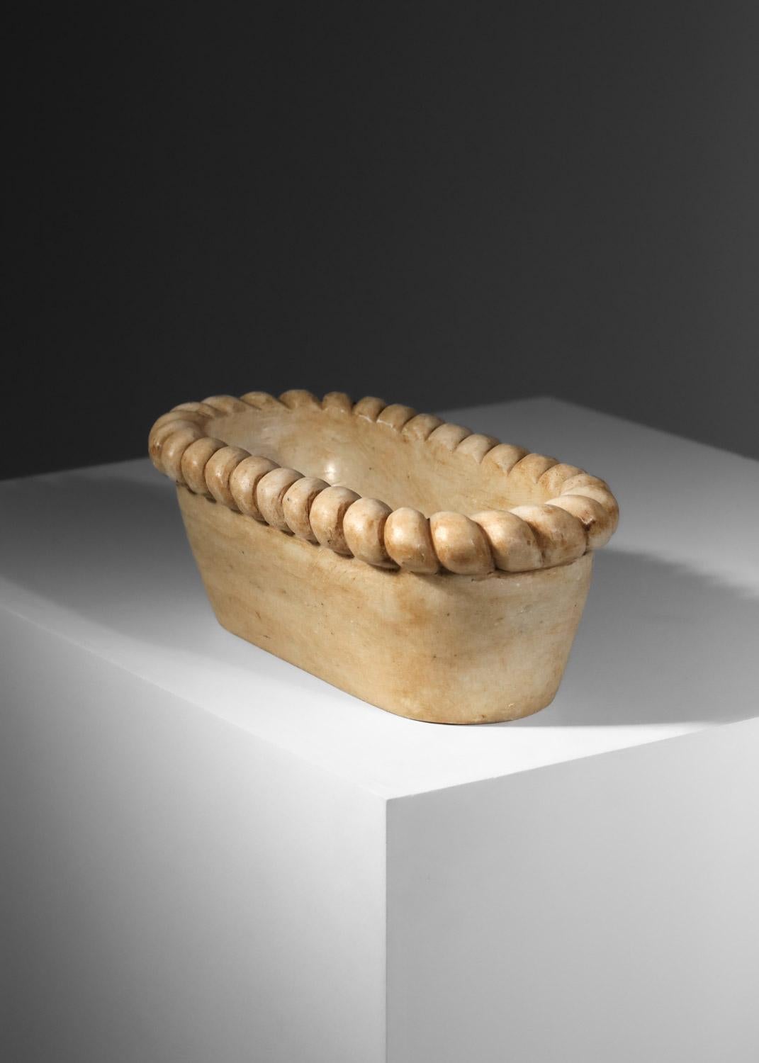 Mid-Century Modern Planter-shaped bowl in beige marble with twisted crown For Sale