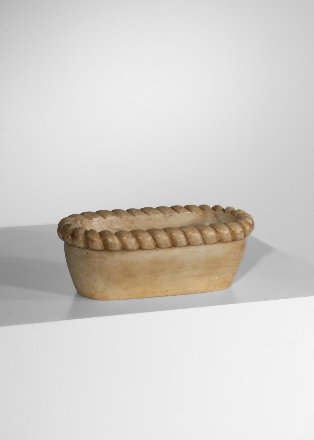 Planter-shaped bowl in beige marble with twisted crown For Sale 2