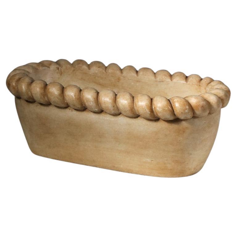 Planter-shaped bowl in beige marble with twisted crown