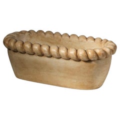 Planter-shaped bowl in beige marble with twisted crown