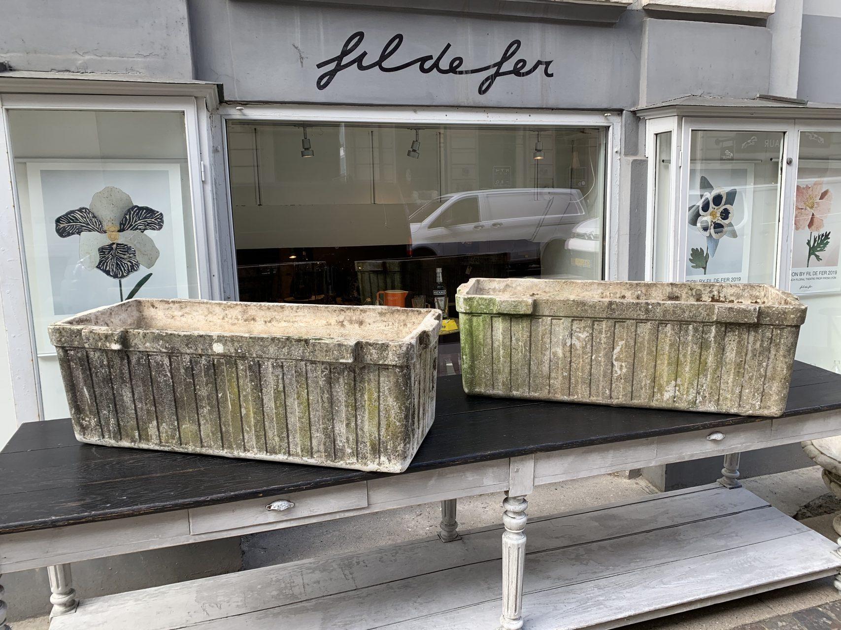 Beautiful vintage garden planter / jardiniere designed by Swiss Willy Guhl. The design is a beautiful rectangular shape, with fantastic authentic patina from the wind and weather. Produced in fibre cement by Eternit Schweiz AG back in the