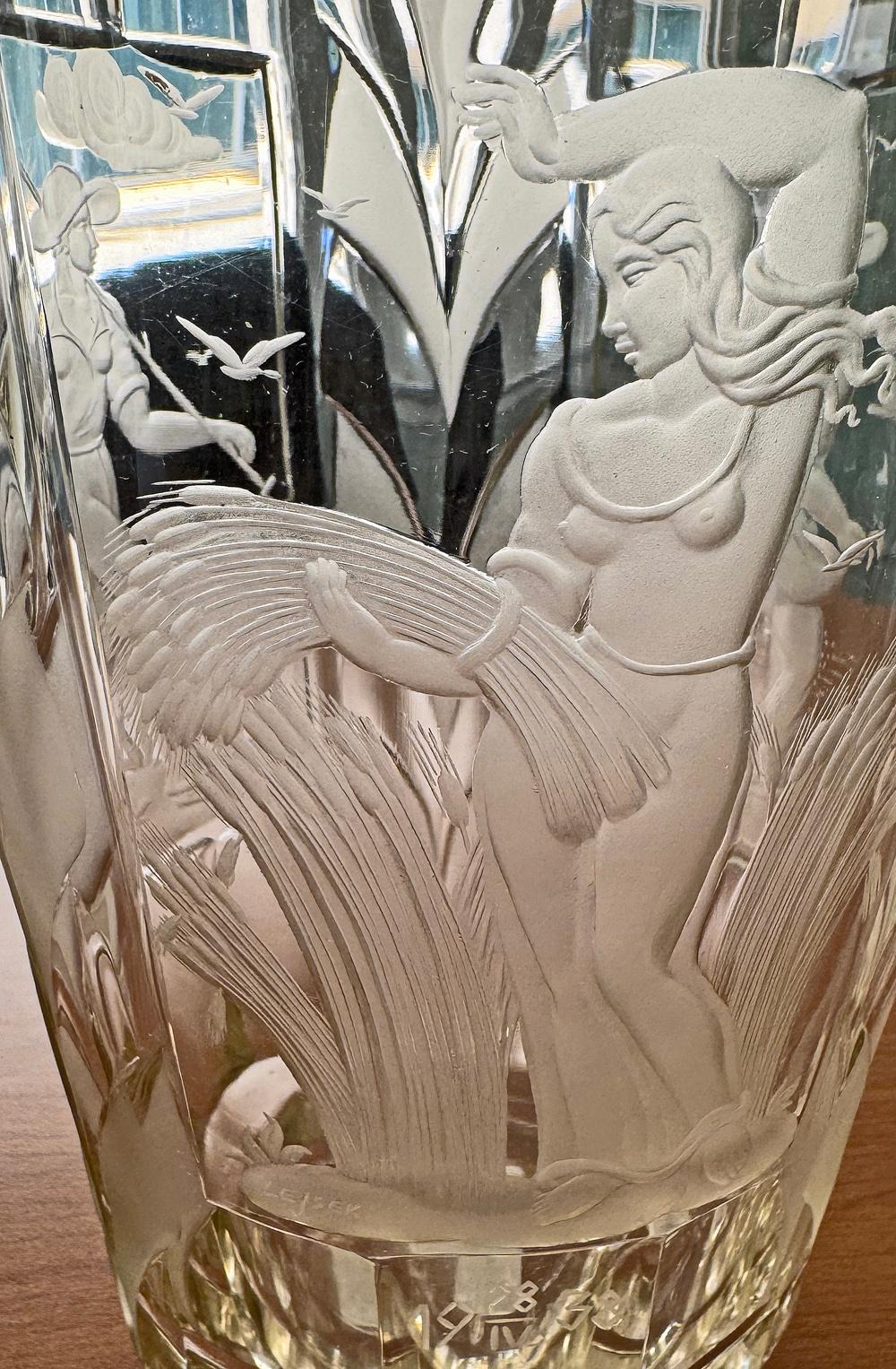 „Pflanz und Ernte“, bedeutende gravierte Art-Déco-Glasvase mit Gravur von Lejsek (Graviert) im Angebot