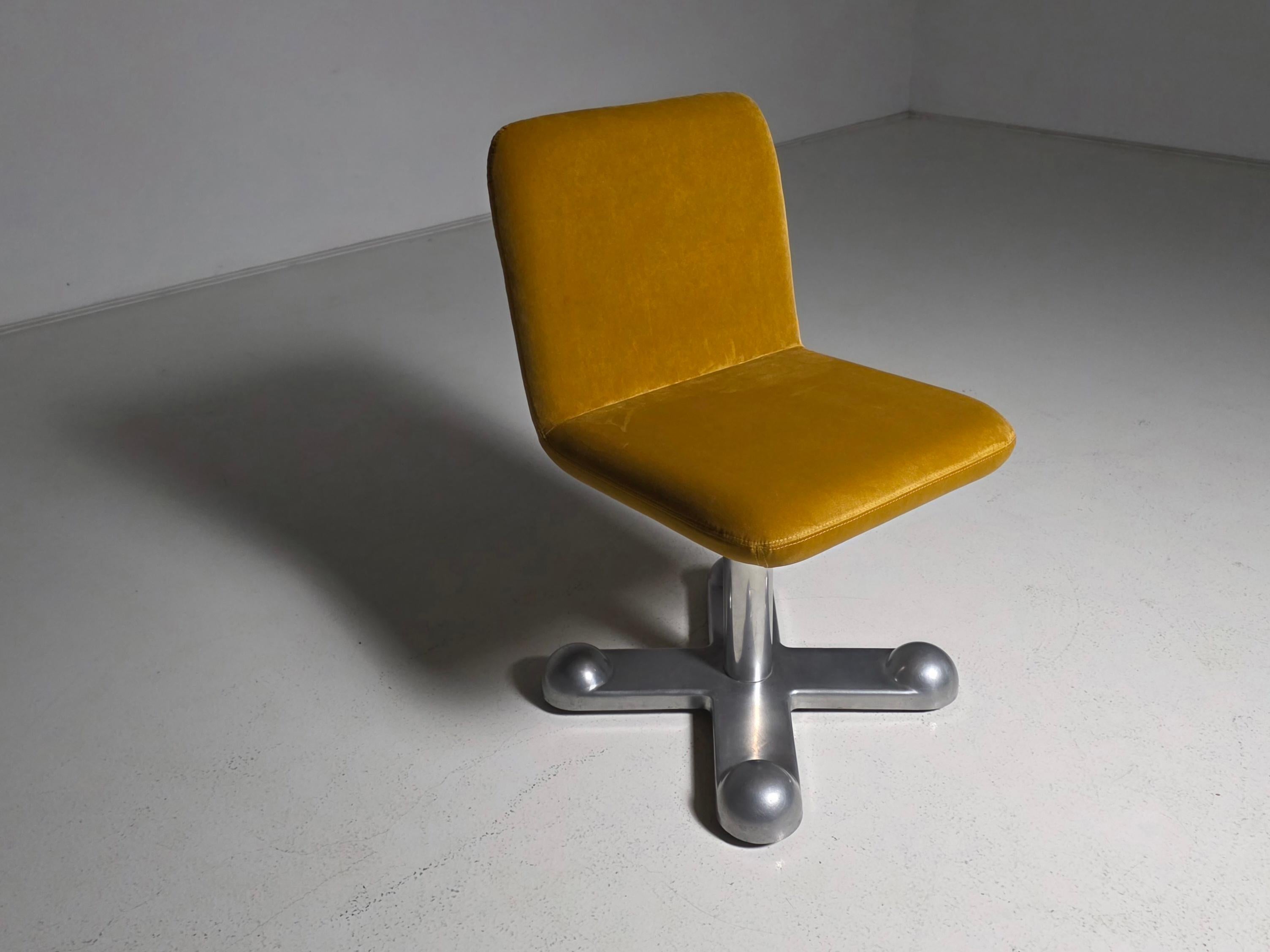 Planula Swivel Desk Chair by Perry King and Santiago Miranda, 1970s (Moderne der Mitte des Jahrhunderts) im Angebot