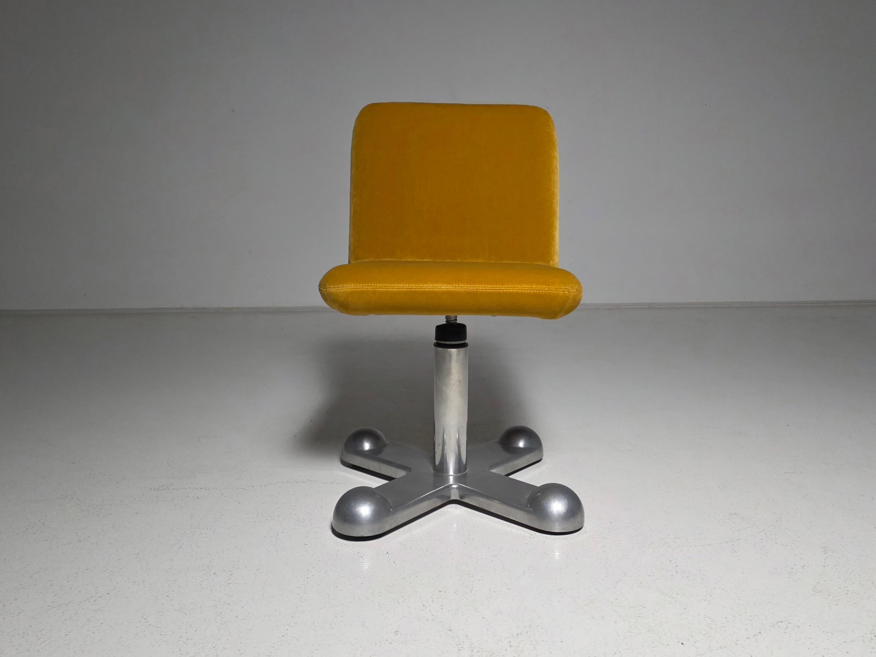 Planula Swivel Desk Chair by Perry King and Santiago Miranda, 1970s (Europäisch) im Angebot