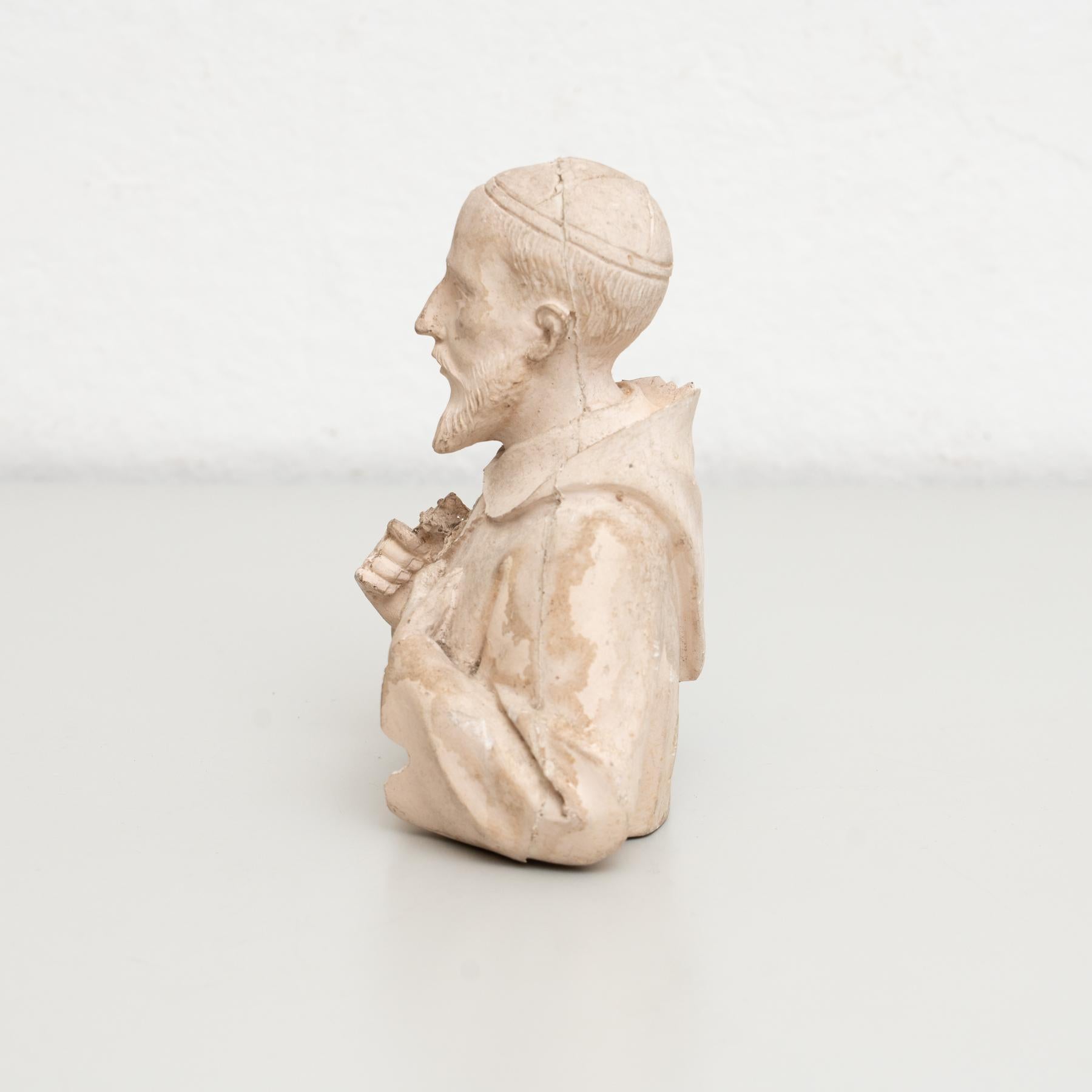 Figure traditionnelle de saint en plâtre, vers 1950 en vente 3