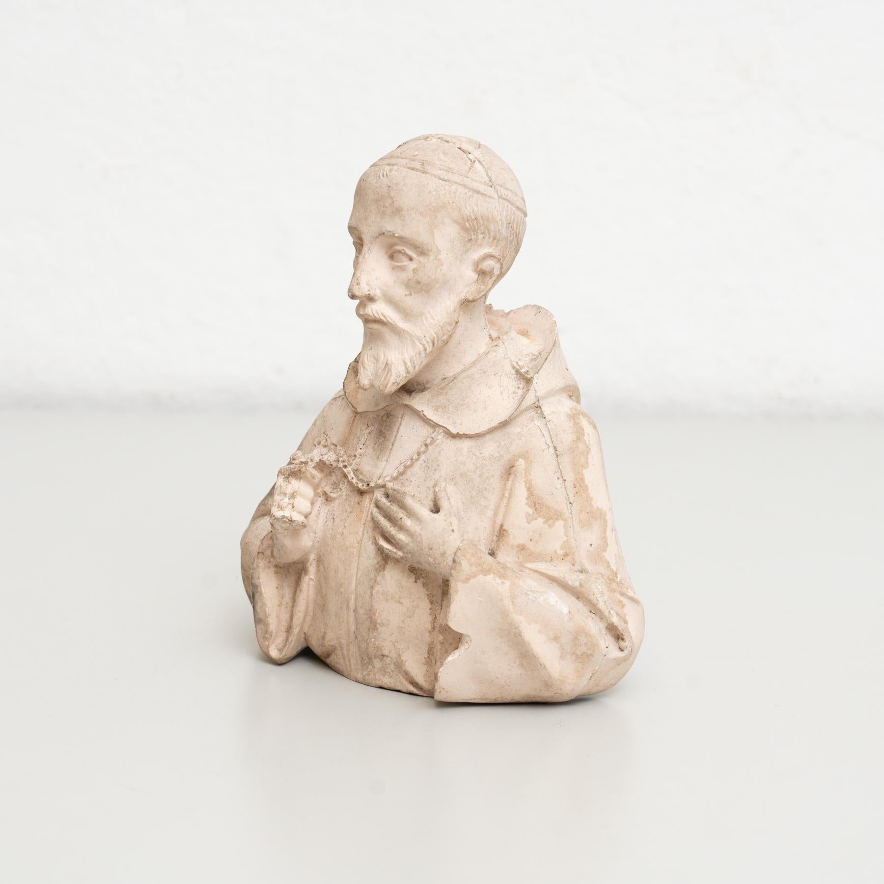 Figure traditionnelle de saint en plâtre, vers 1950 en vente 4
