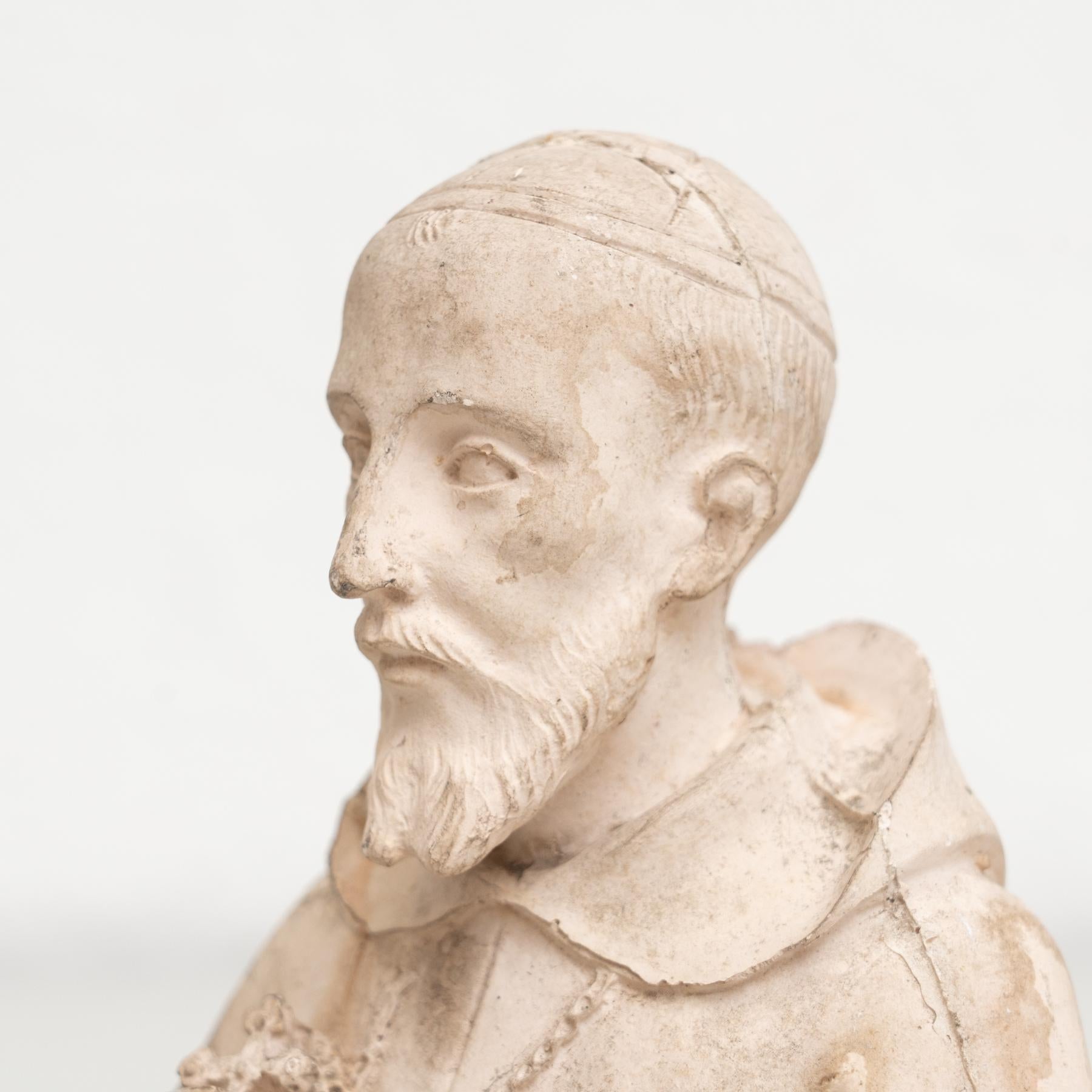 Figure traditionnelle de saint en plâtre, vers 1950 en vente 5