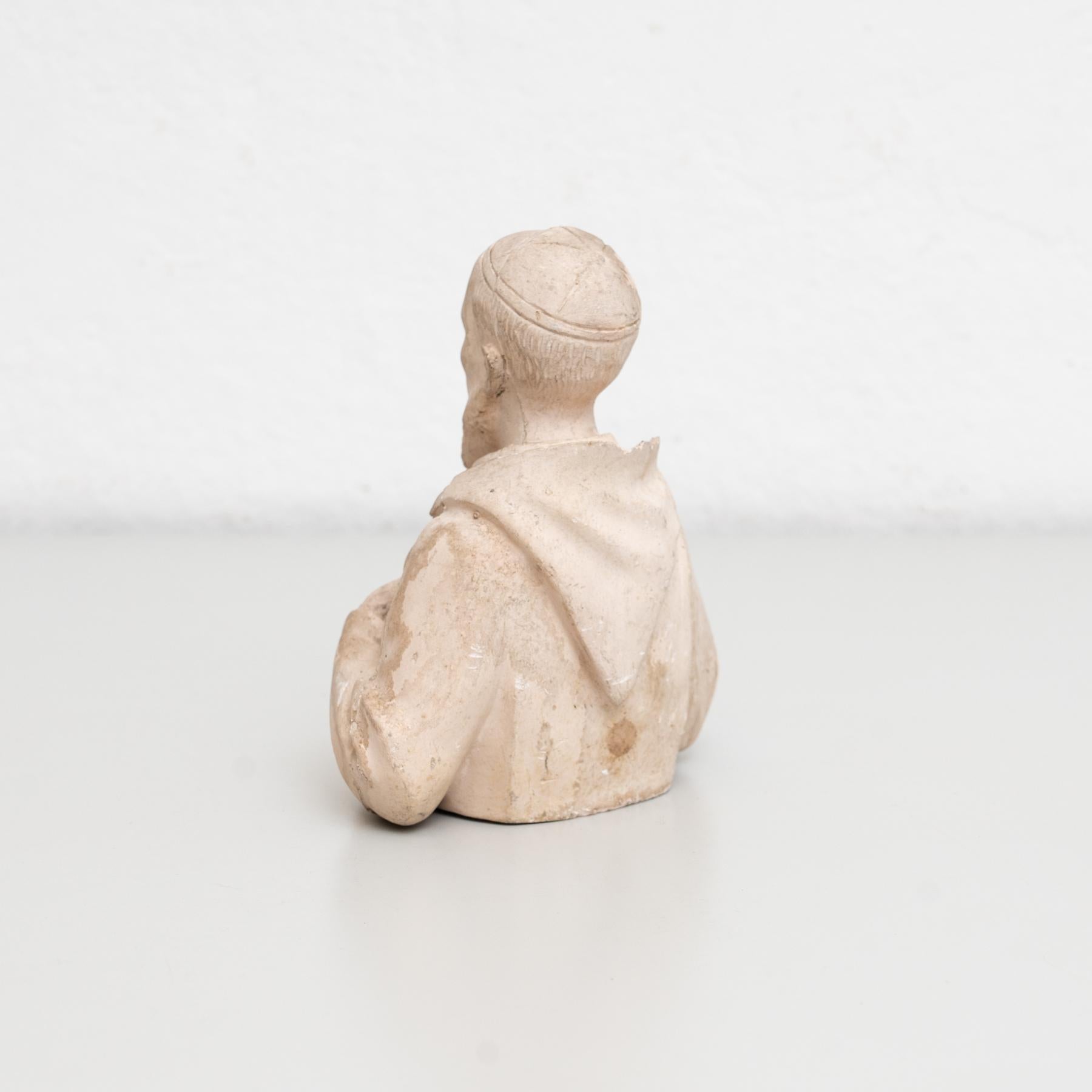 Figure traditionnelle de saint en plâtre, vers 1950 en vente 2