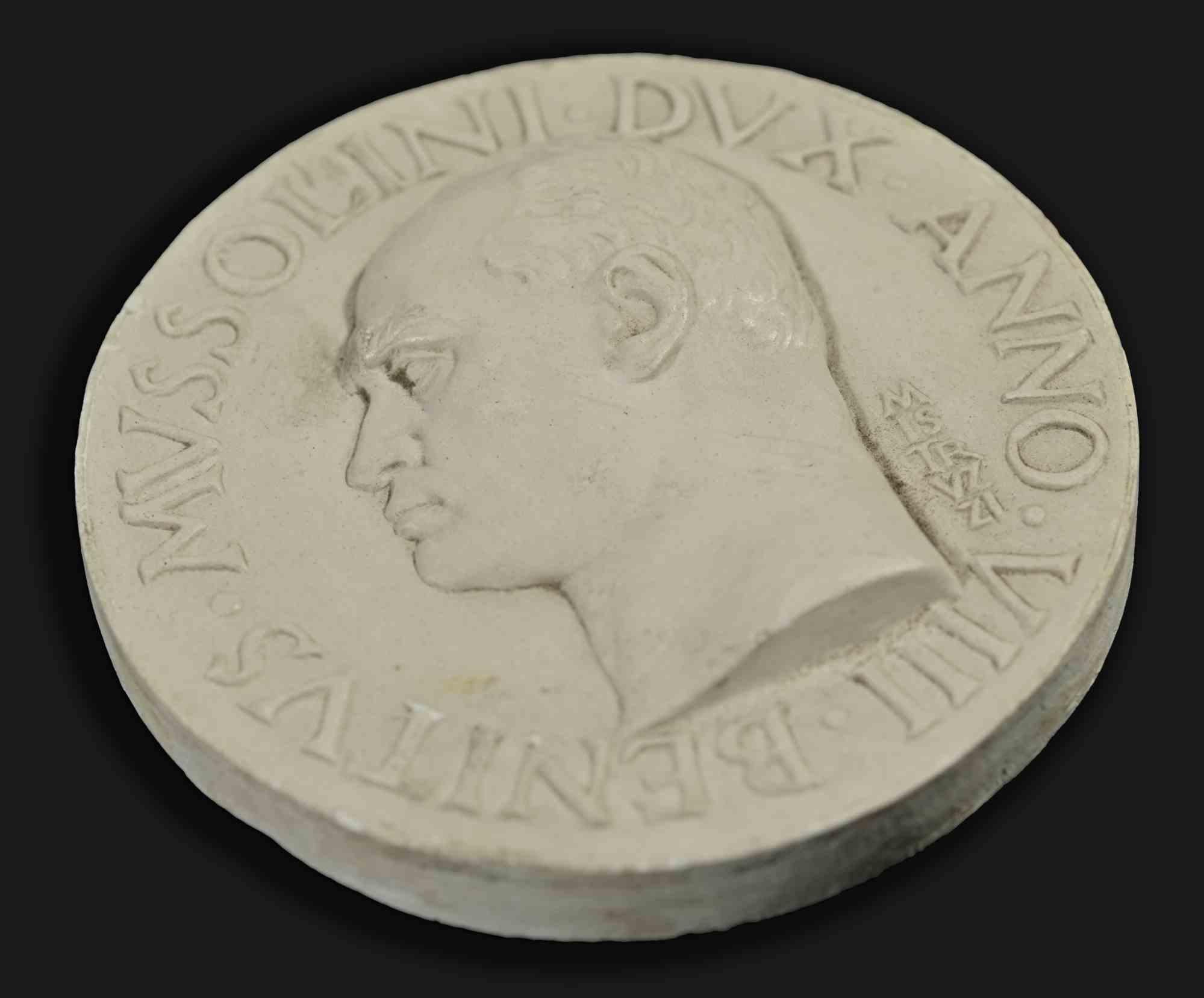 Plastel medal of Mussolini made by Aurelio Mistruzzi, in the 1930s.

Measures: D 10 cm. 

Good conditions.