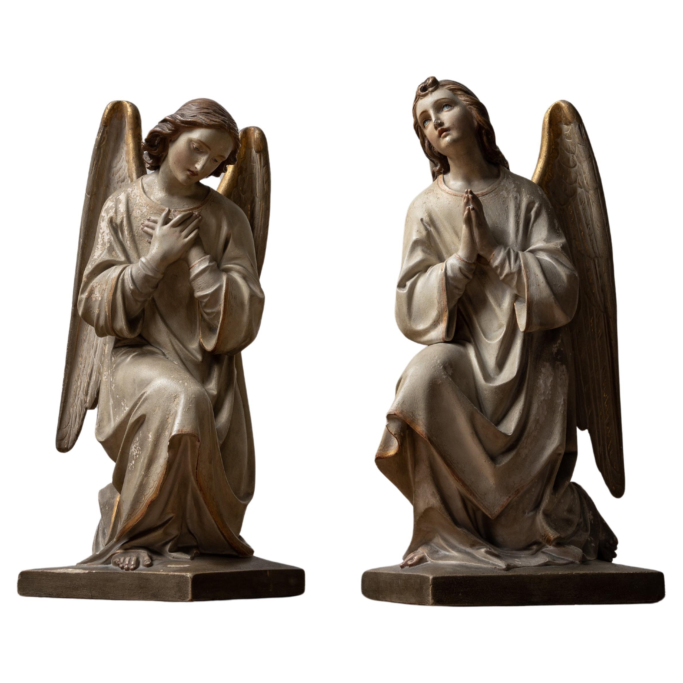 Anges d'autel en plâtre, 19e siècle en vente