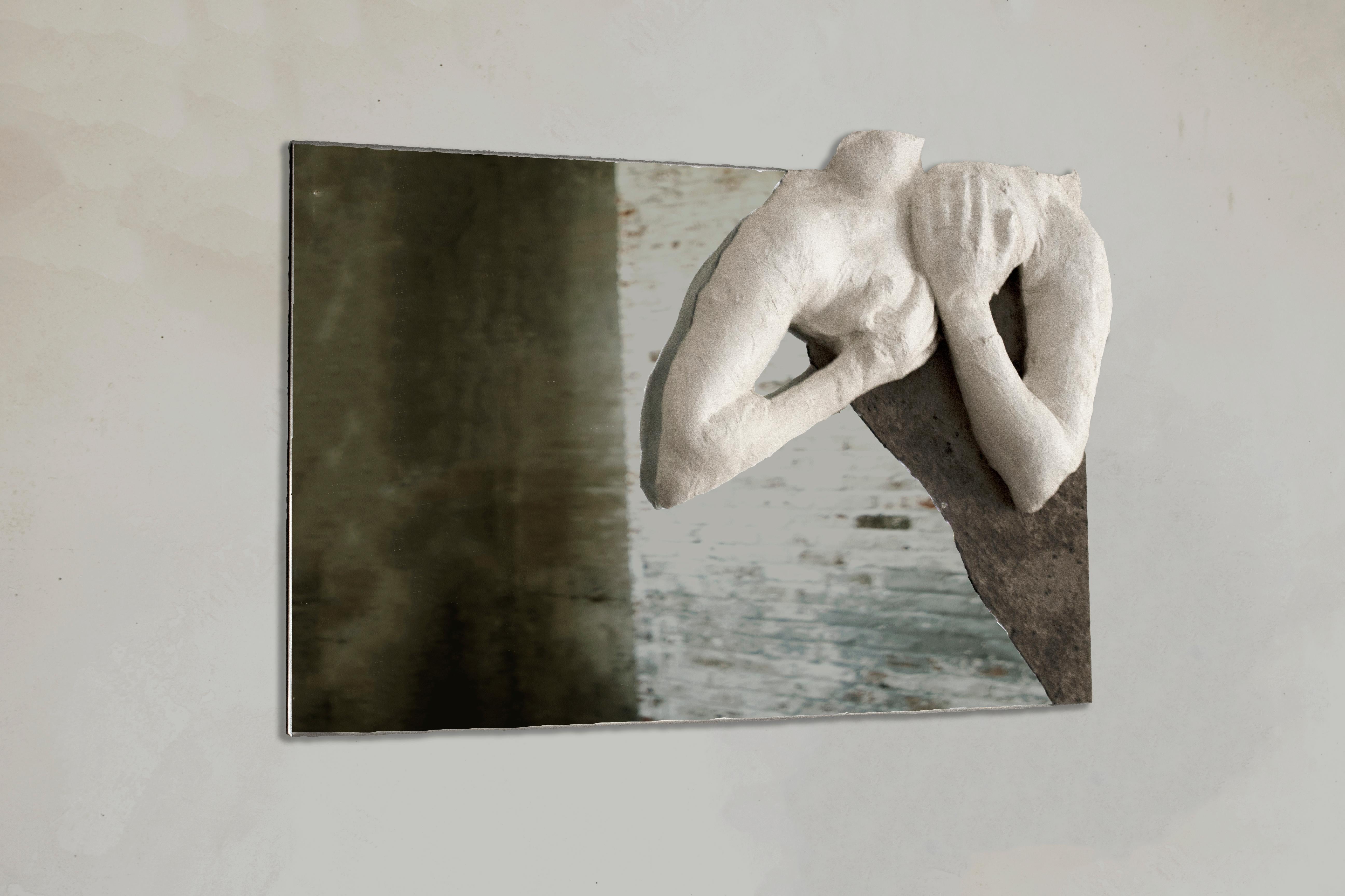 Miroir sculptural en plâtre et frêne brûlé - Contemporain - « Les amoureux »  Neuf - En vente à Goshen, NY
