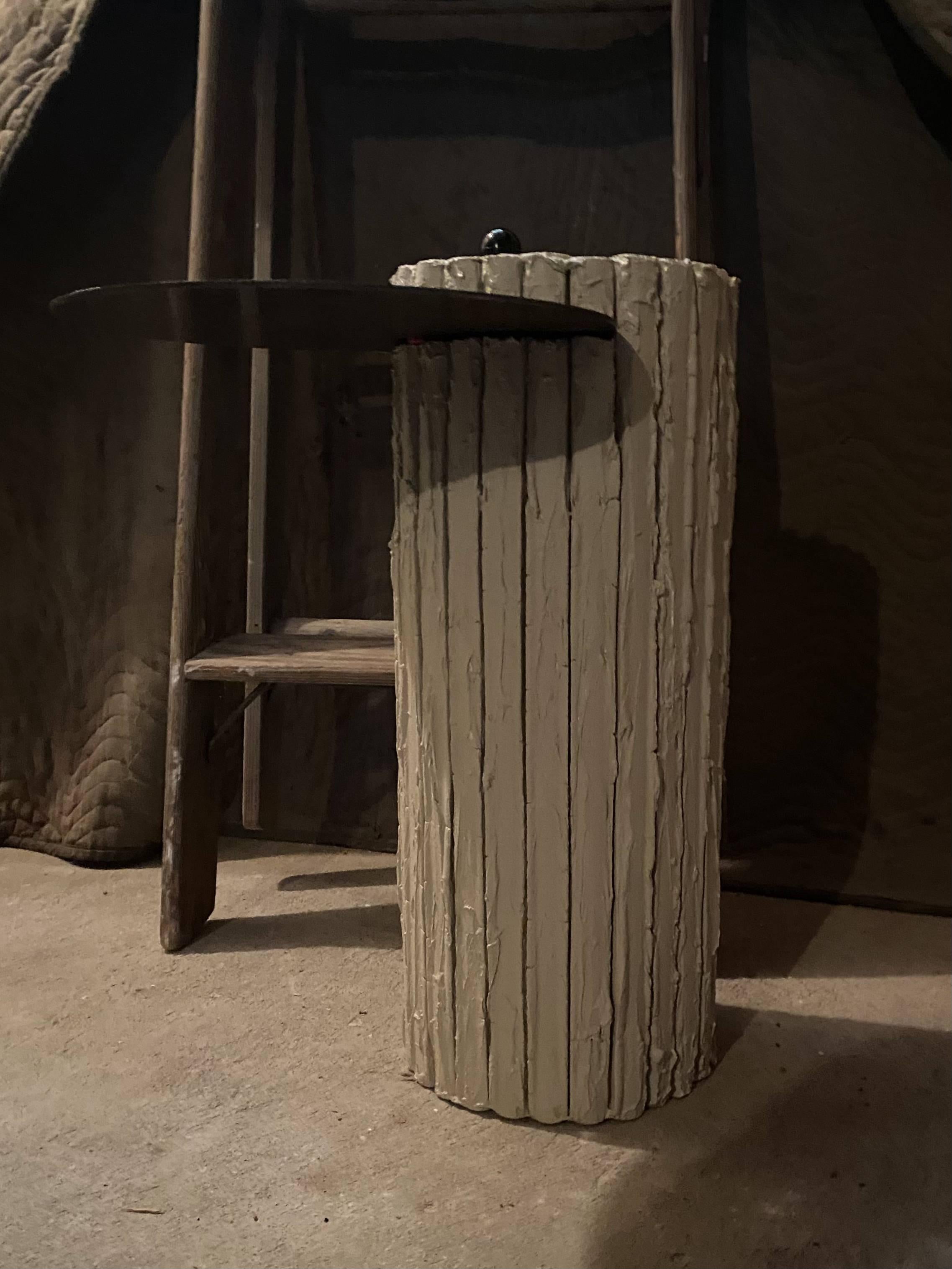 Américain Table à boire en plâtre et acier, contemporaine, sculpturale, à pilier en vente