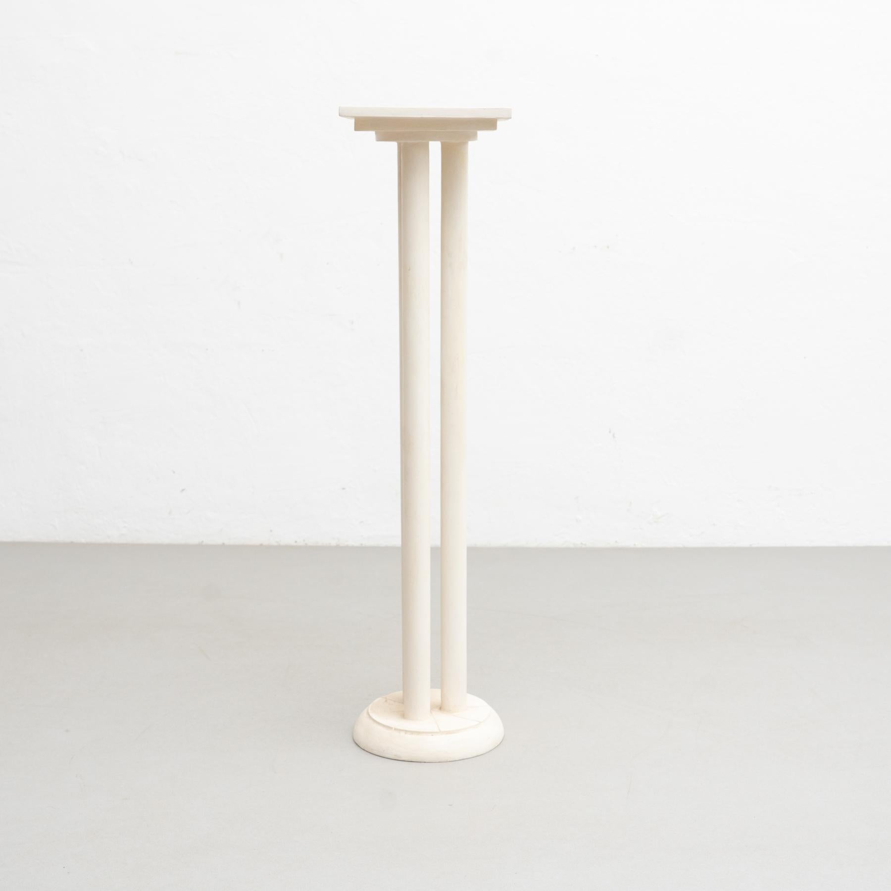 Antique plaster column stand.

Made in traditional Catalan atelier in Olot, Spain, circa 1950.

In original condition, with minor wear consistent with age and use, preserving a beautiful patina.

Materials:
Plaster.
 