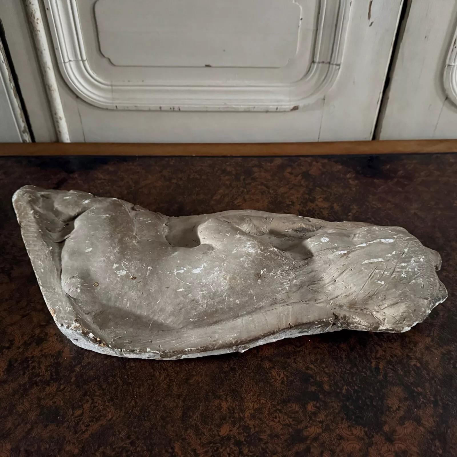 Plaster bas-relief of a baby, attributed to Charles Filleul. im Angebot 4