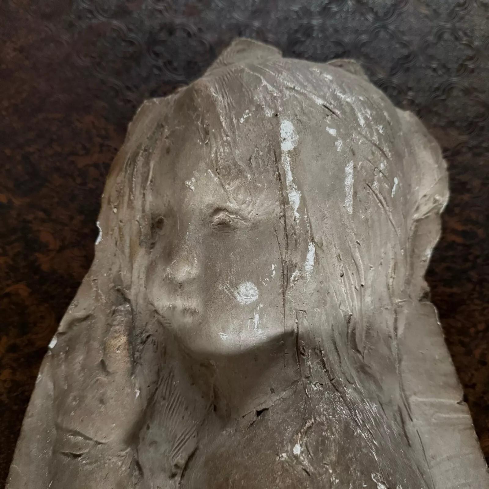 Plaster bas-relief of a baby, attributed to Charles Filleul. im Angebot 5