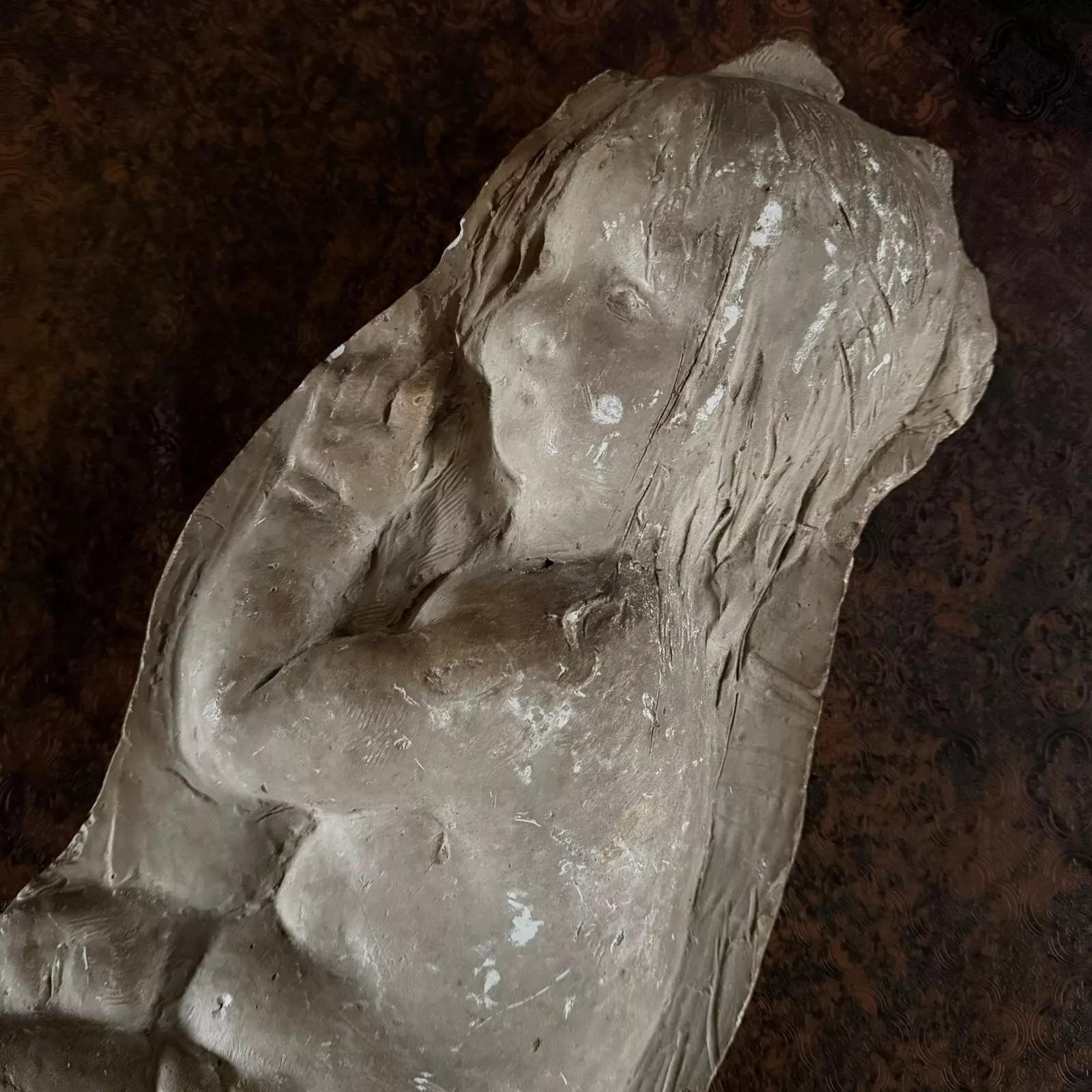 Plaster bas-relief of a baby, attributed to Charles Filleul. (Gips) im Angebot