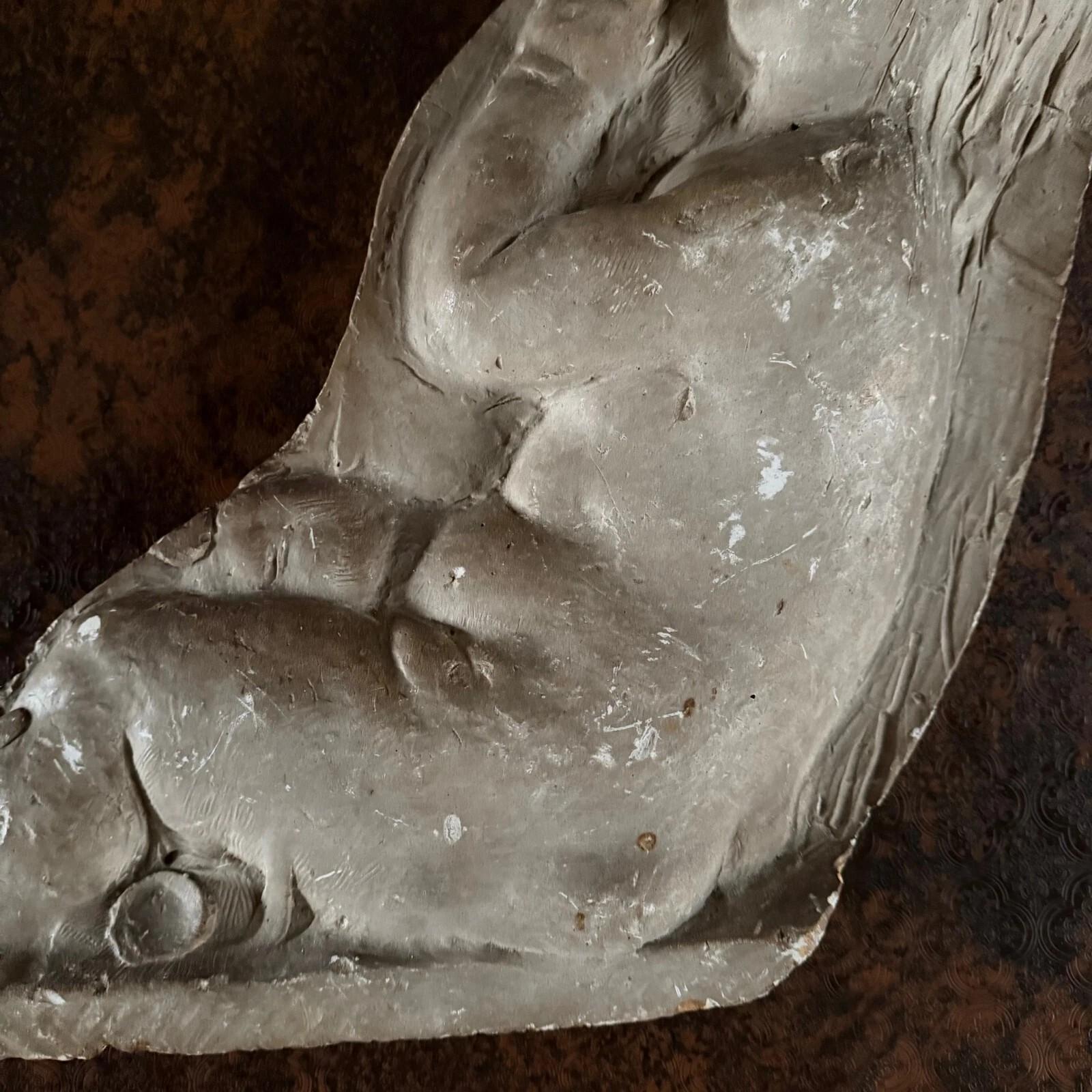 Plaster bas-relief of a baby, attributed to Charles Filleul. im Angebot 1