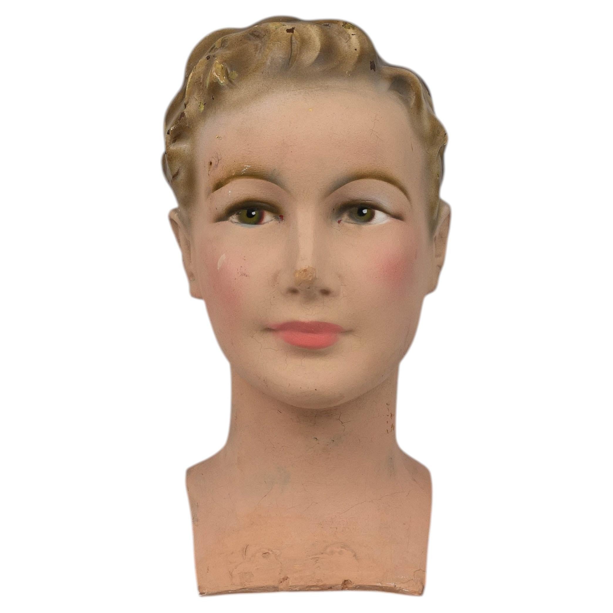 Busto vintage in gesso proveniente dalla Francia, scultura ricca di dettagli, arredo anni ’50 in vendita