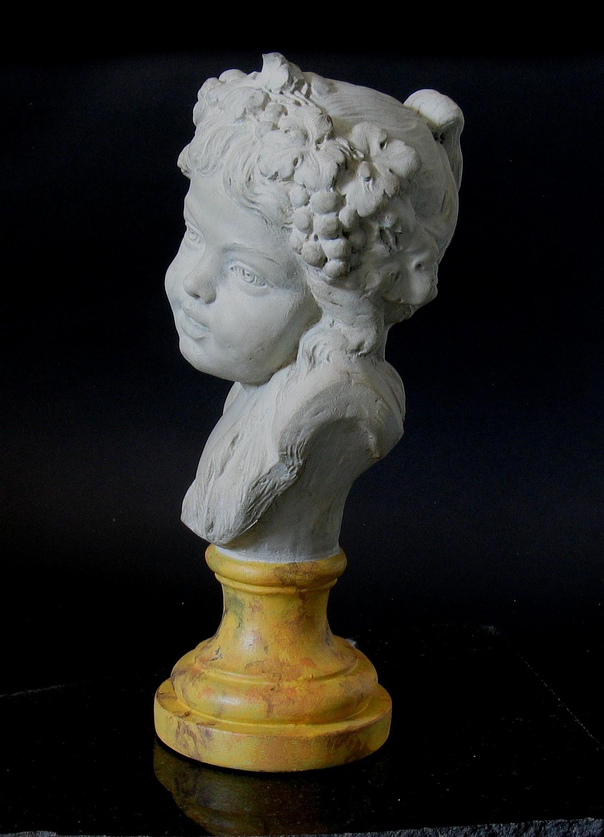 Buste en plâtre de Bacchus enfant d'après Claude Michel Clodion (1738-1814) Bon état - En vente à Ottawa, Ontario