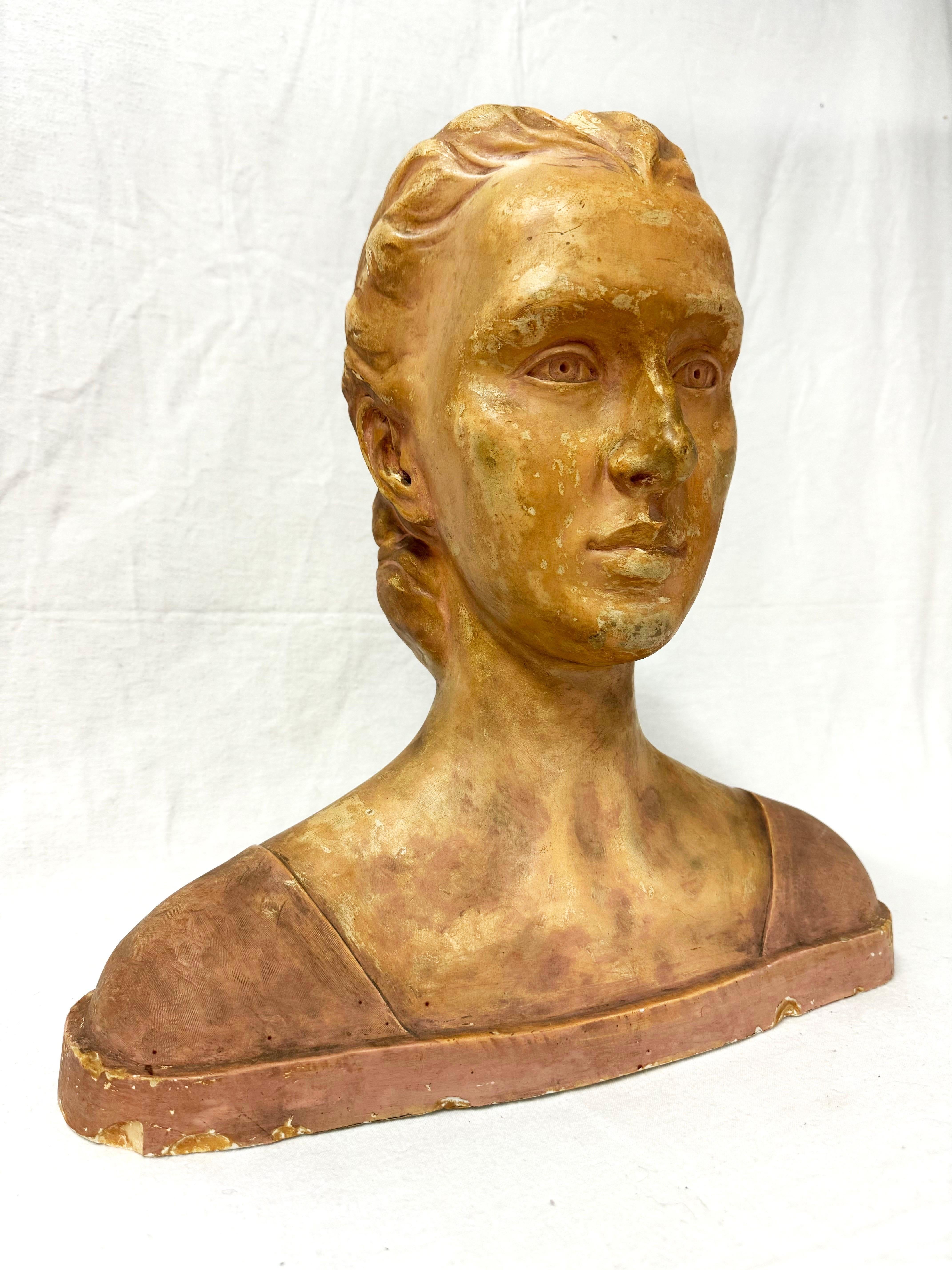 Busto in gesso di  Donna firmata A Palumbo 1932 In condizioni buone in vendita a Redding, CT
