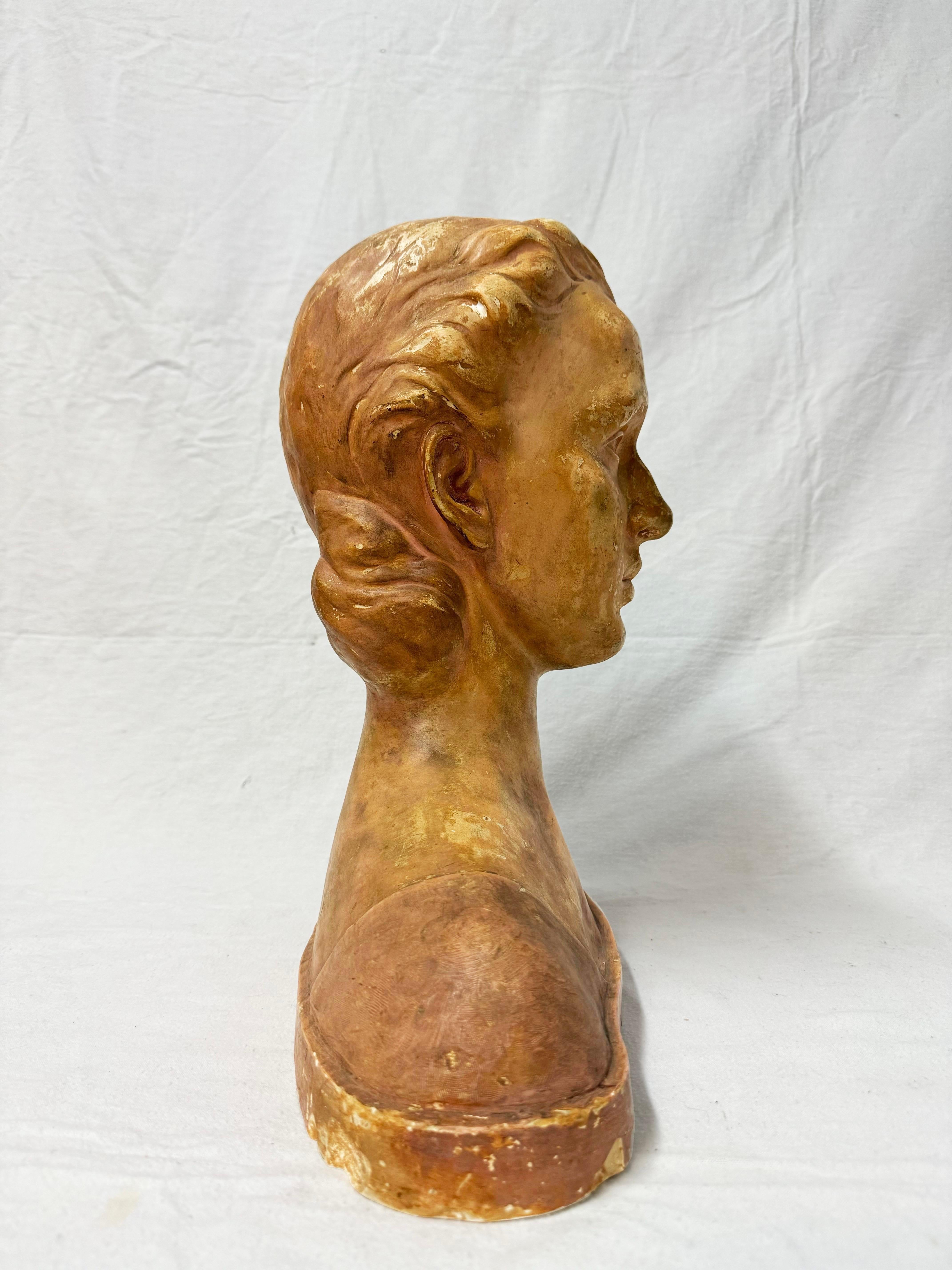 Intonaco Busto in gesso di  Donna firmata A Palumbo 1932 in vendita