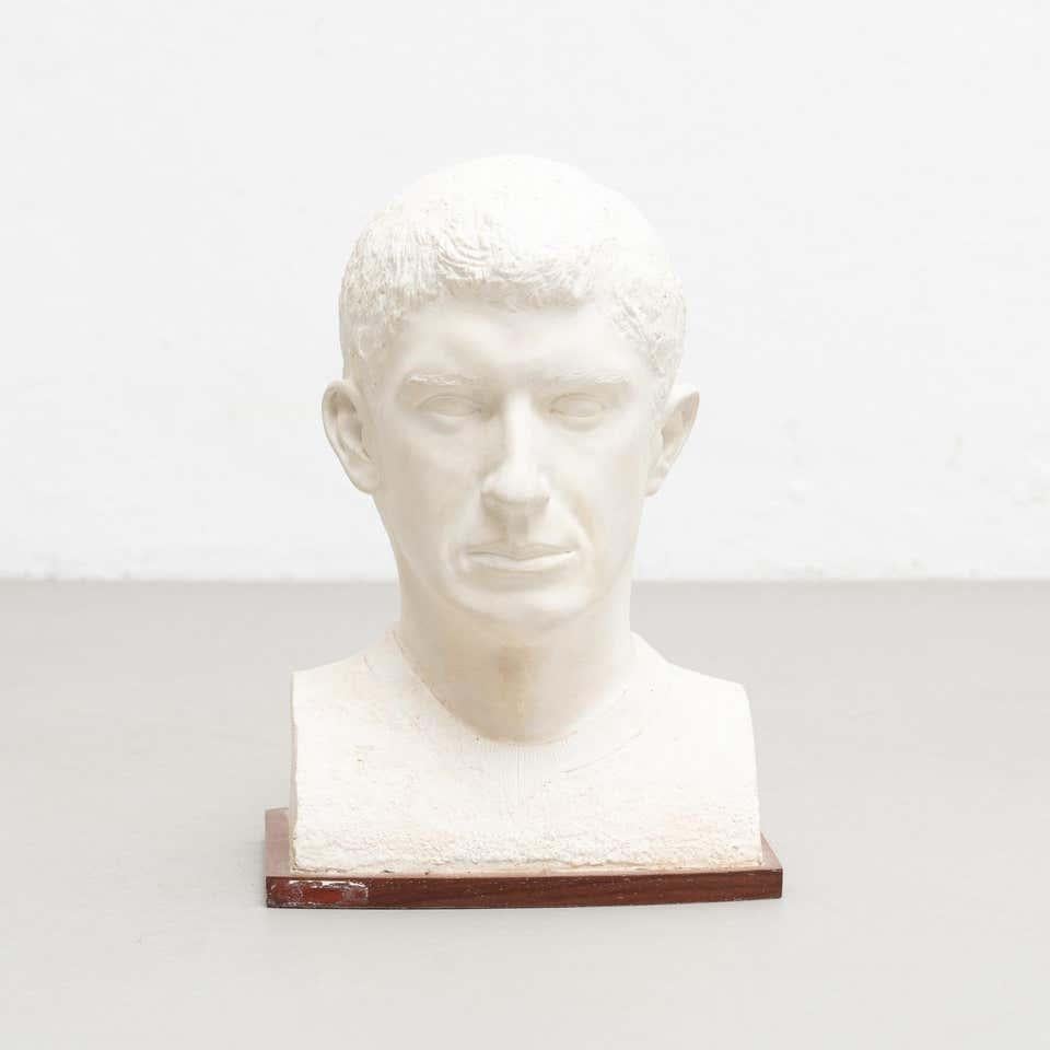 Plaster Bust White Sculpture circa 1960 In Good Condition For Sale In Barcelona, ES