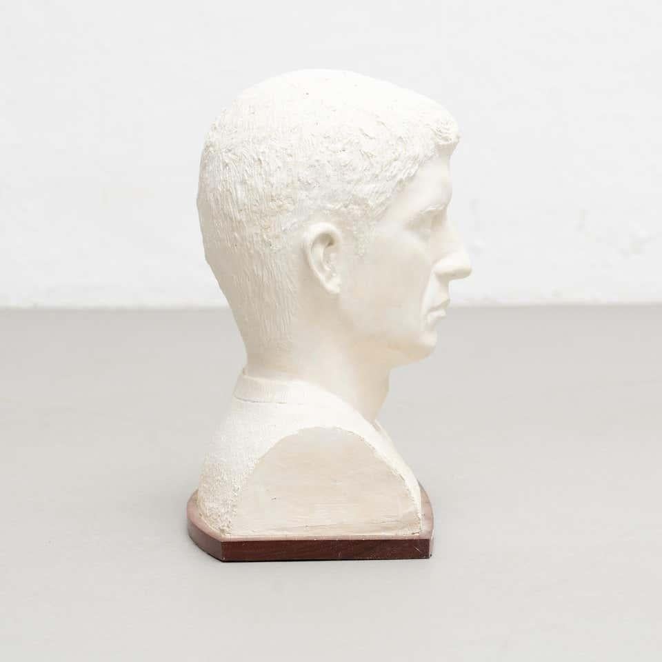 Plaster Bust White Sculpture circa 1960 For Sale 1