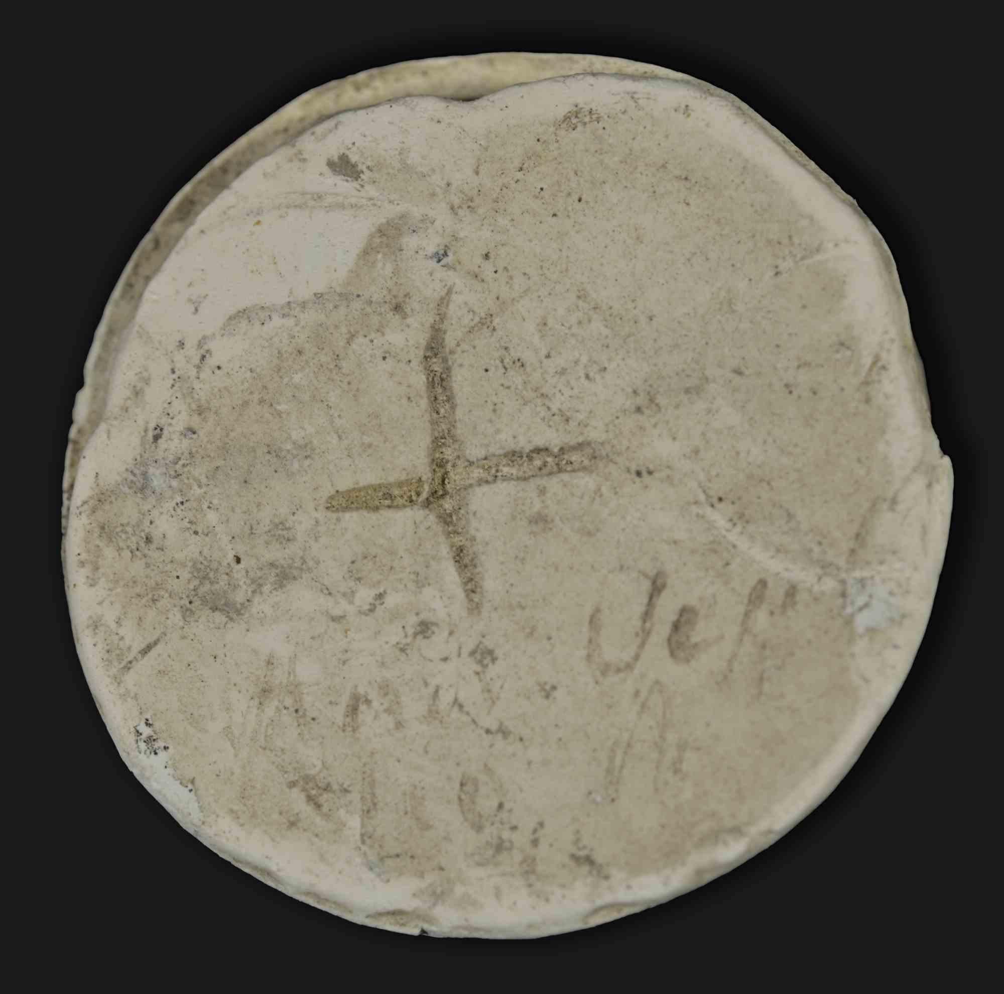 Plaster cast for coin is an artwork realized by Aurelio Mistruzzi, 1940s. 

Slightly damaged plaster. 

Written in Latin not completely visible.

4 x 4 cm. 



Aurelio Mistruzzi (Villaorba, 7 February 1880 – Rome, 25 December 1960) was an Italian