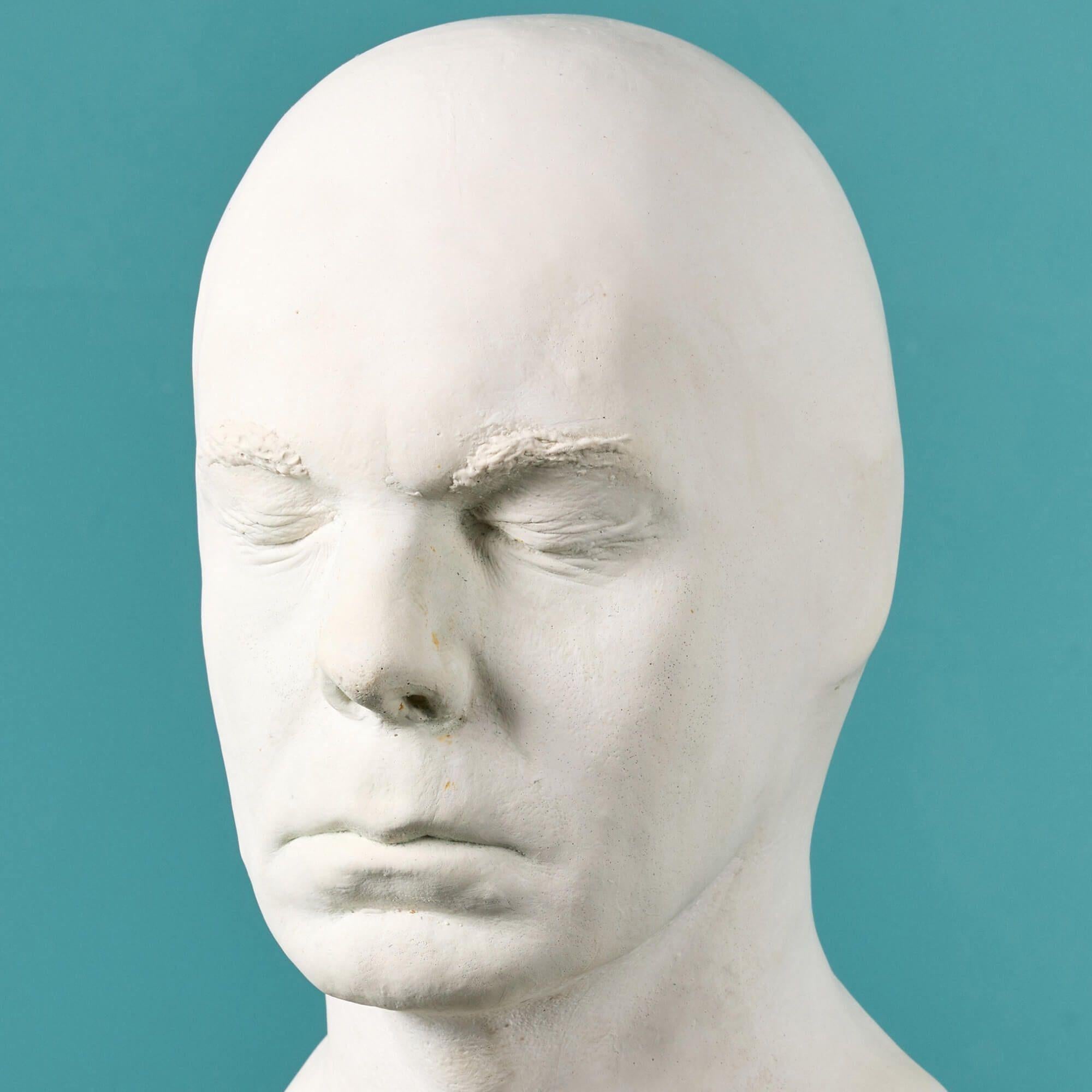 Mid-Century moderno Busto maschile in gesso Ex. Collezione Tucker in vendita