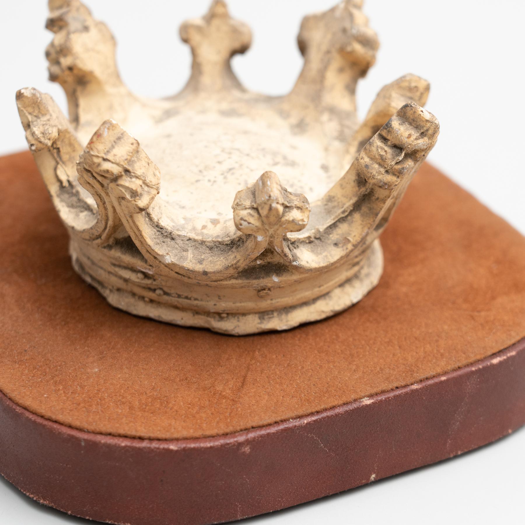 Plaster Crown Sculptural Artwork, circa 1950 In Good Condition For Sale In Barcelona, ES