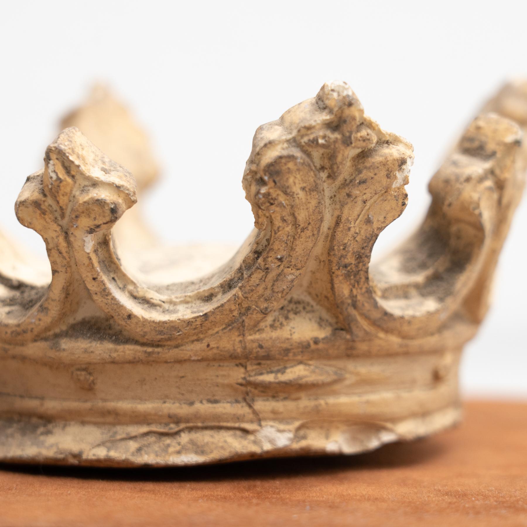 Plaster Crown Sculptural Artwork, circa 1950 For Sale 2