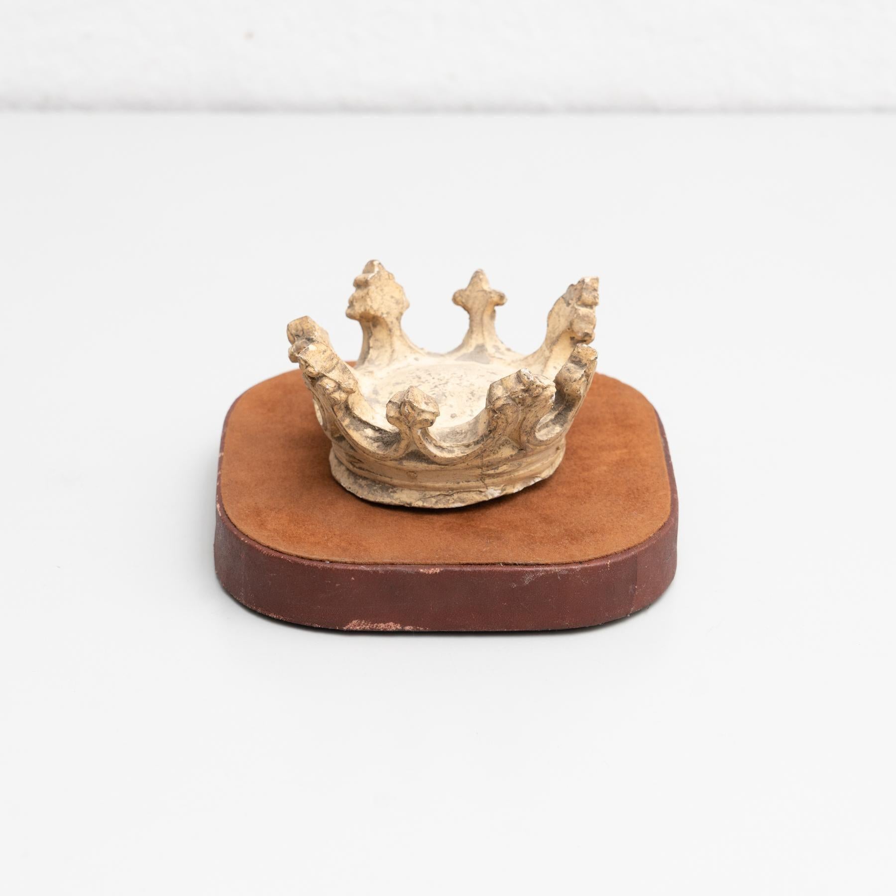 Plaster Crown Sculptural Artwork, circa 1950 For Sale 3