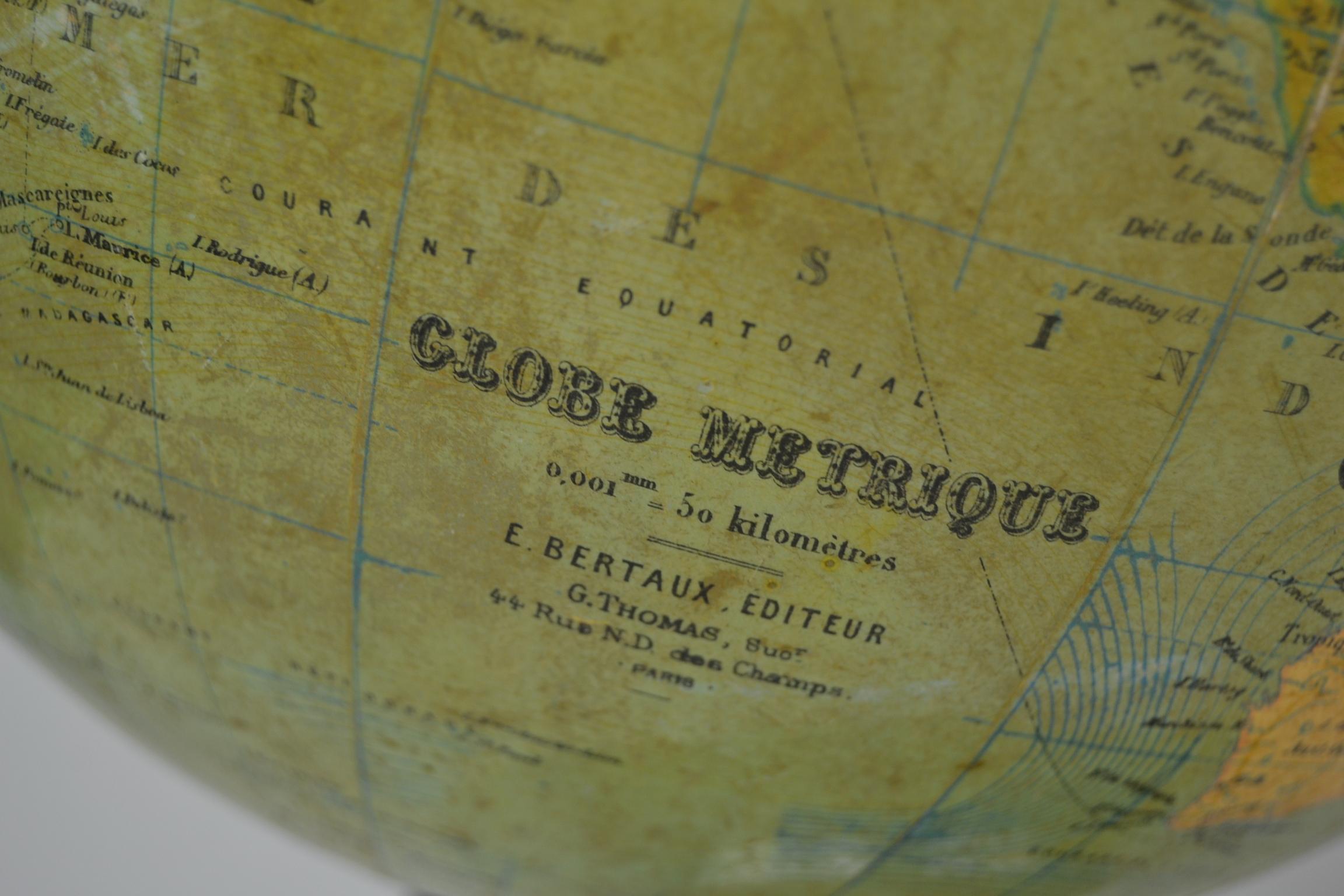 French Art Deco globe Metrique by G.Thomas Paris, France.
The globe is made of paper on plaster and mounted on a chromed base.
On this antique globe is written:
Globe Metrique (Metric) E. Bertaux Editeur, G.Thomas, Rue des Champs Paris.
This Art