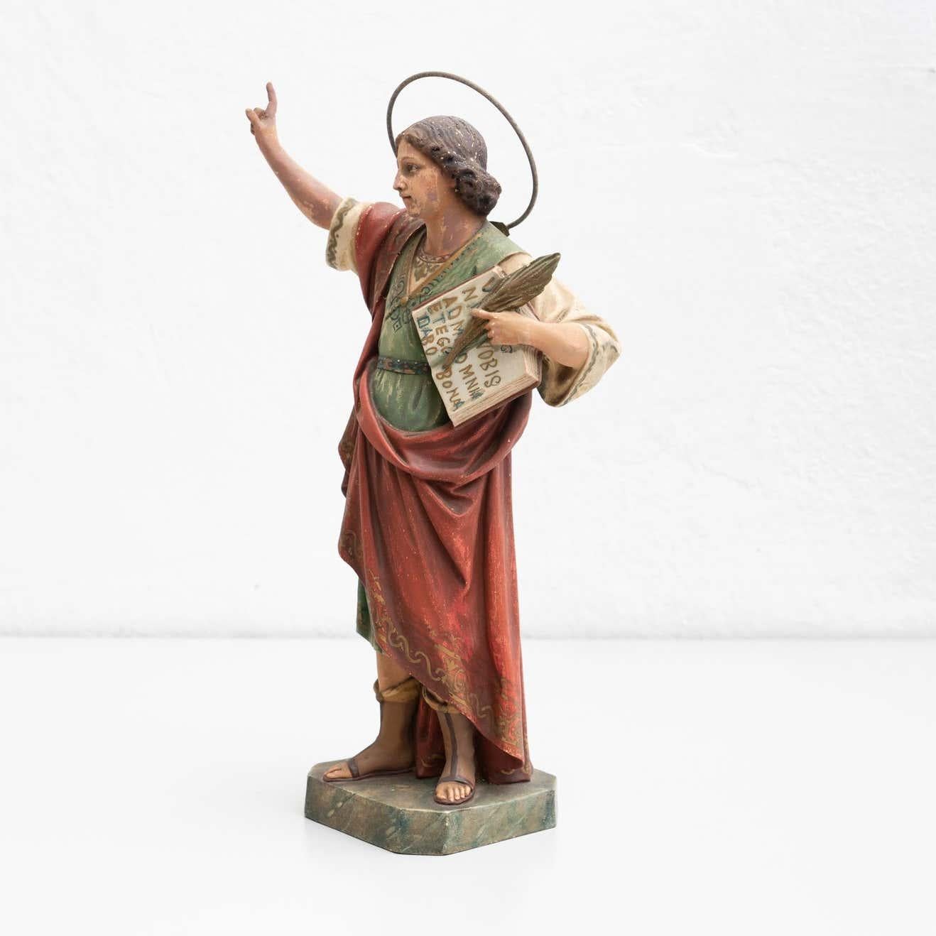 Gips, handbemalte traditionelle Figur eines Heiligen, um 1940 im Angebot 1